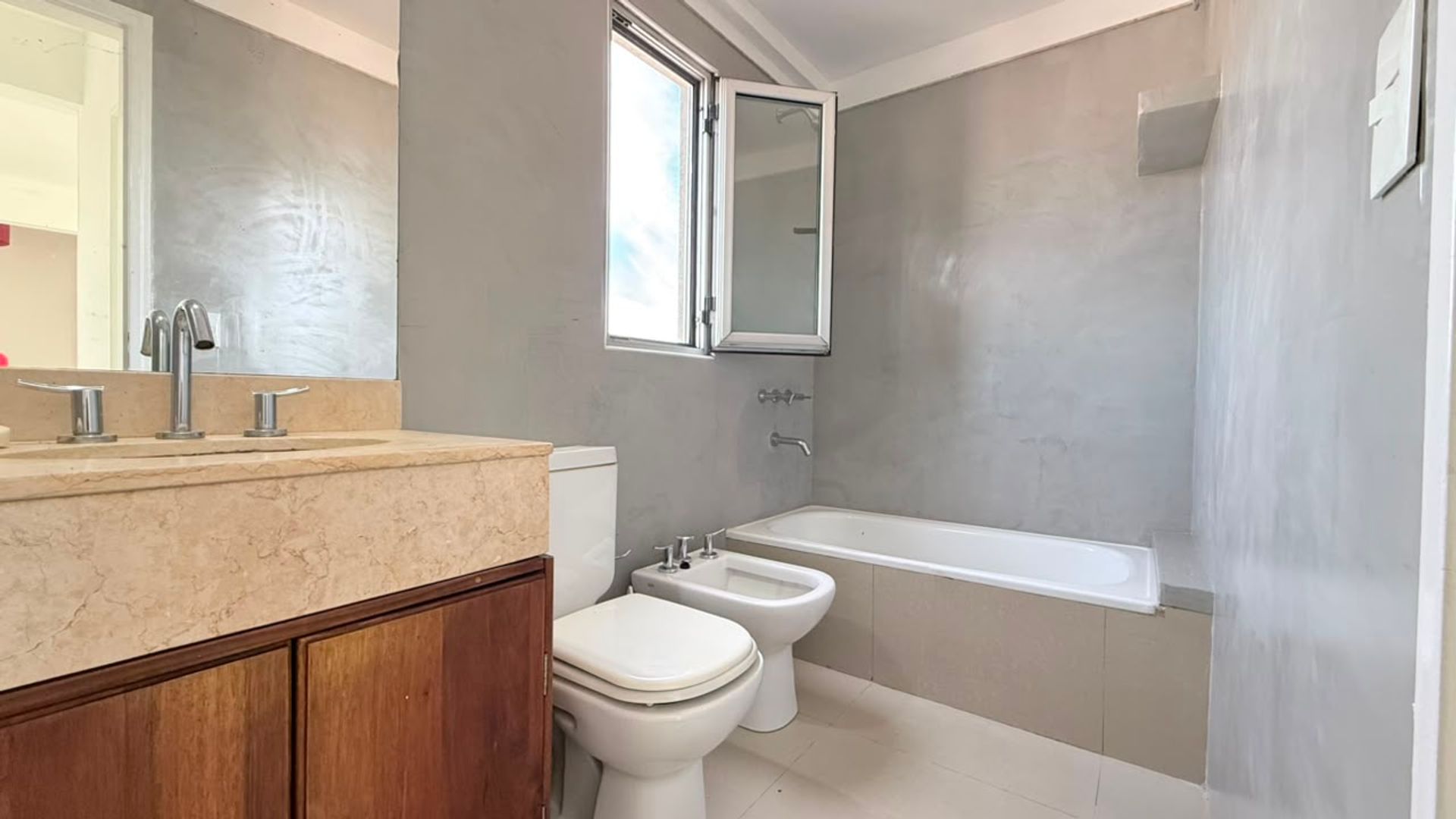 VENDE DEPARTAMENTO 2 AMB piso 14 CON COCHERA