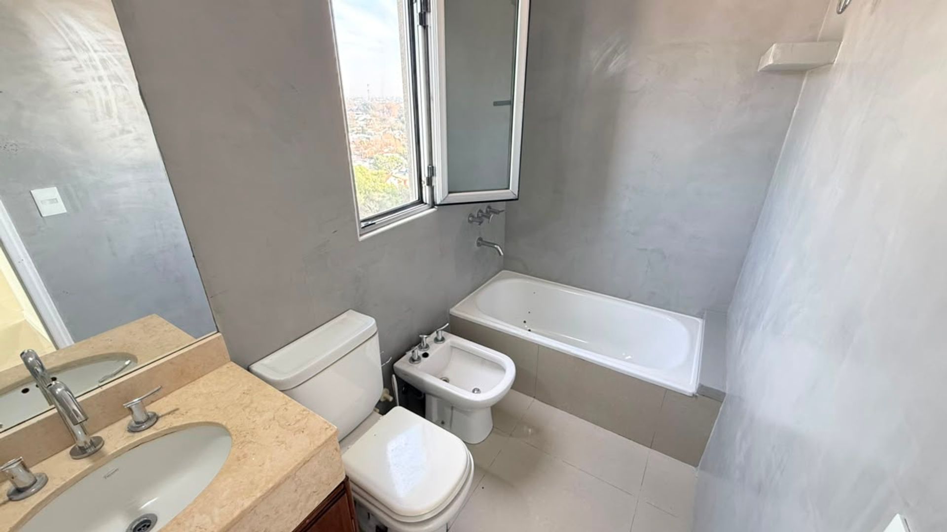VENDE DEPARTAMENTO 2 AMB piso 14 CON COCHERA