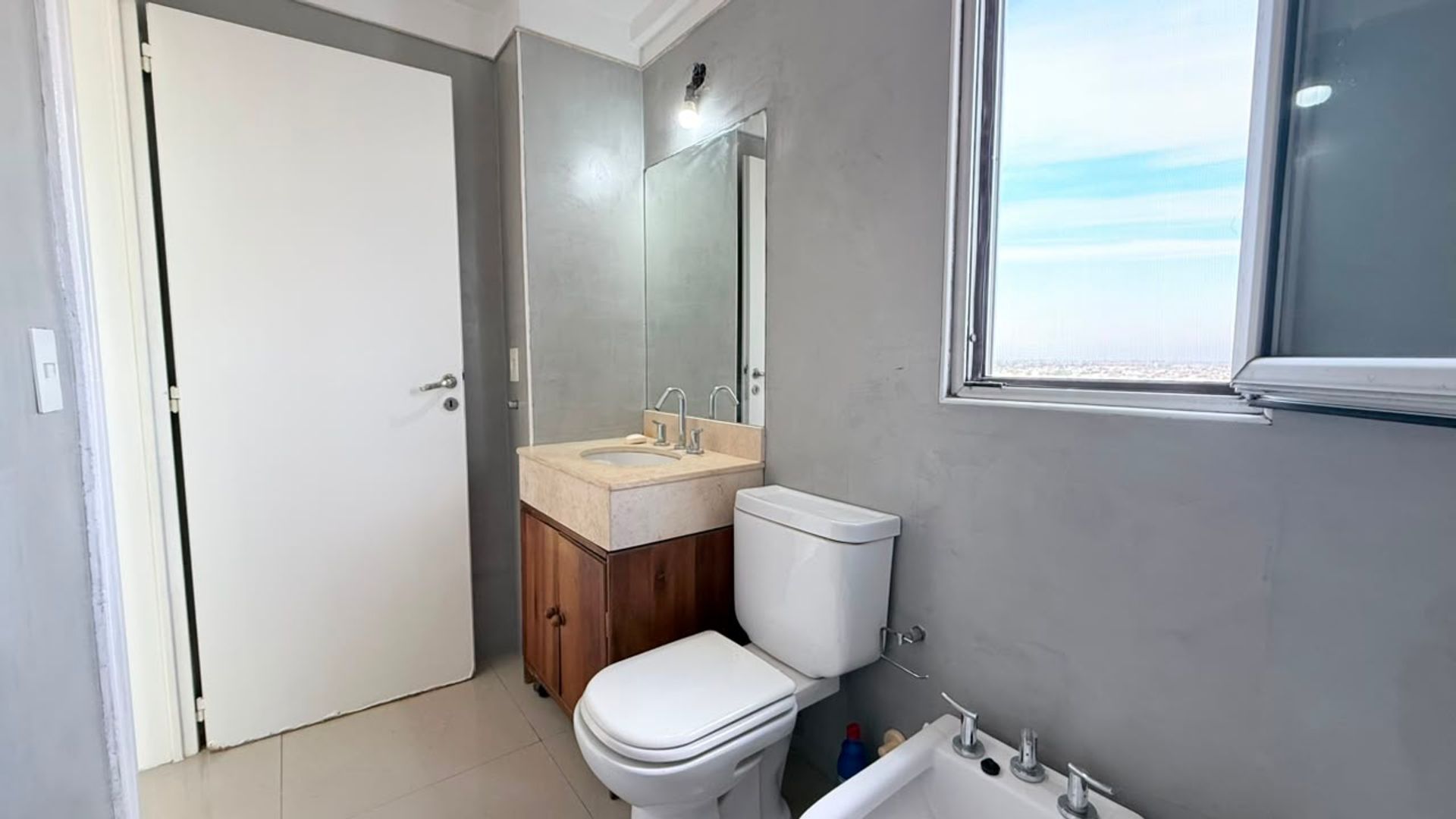 VENDE DEPARTAMENTO 2 AMB piso 14 CON COCHERA