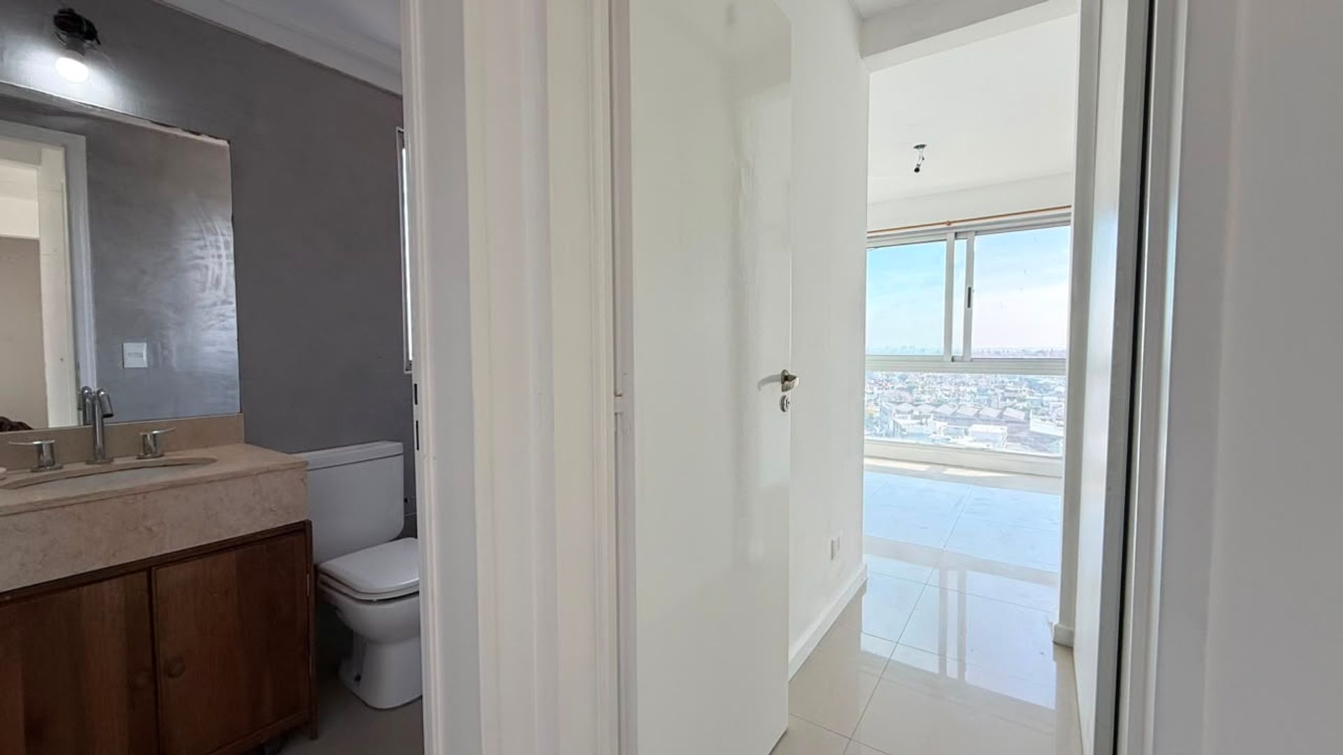 VENDE DEPARTAMENTO 2 AMB piso 14 CON COCHERA