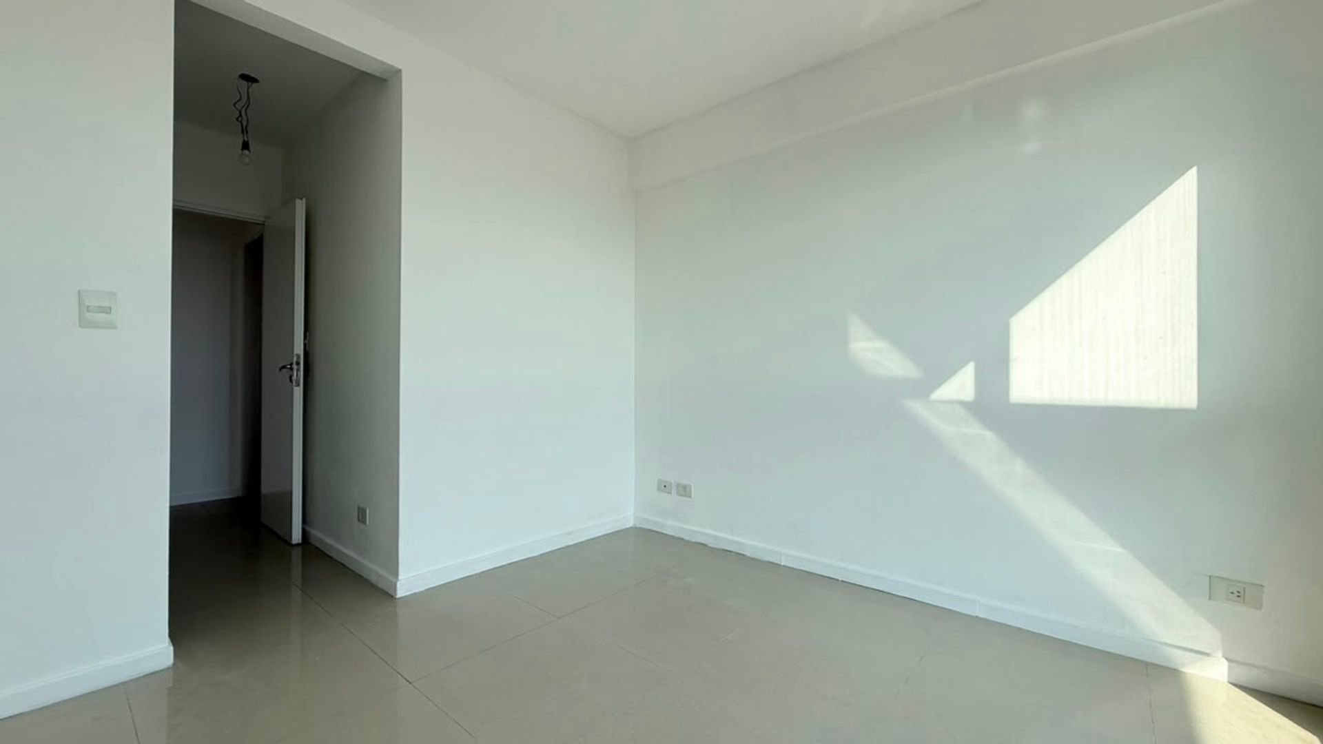 VENDE DEPARTAMENTO 2 AMB piso 14 CON COCHERA