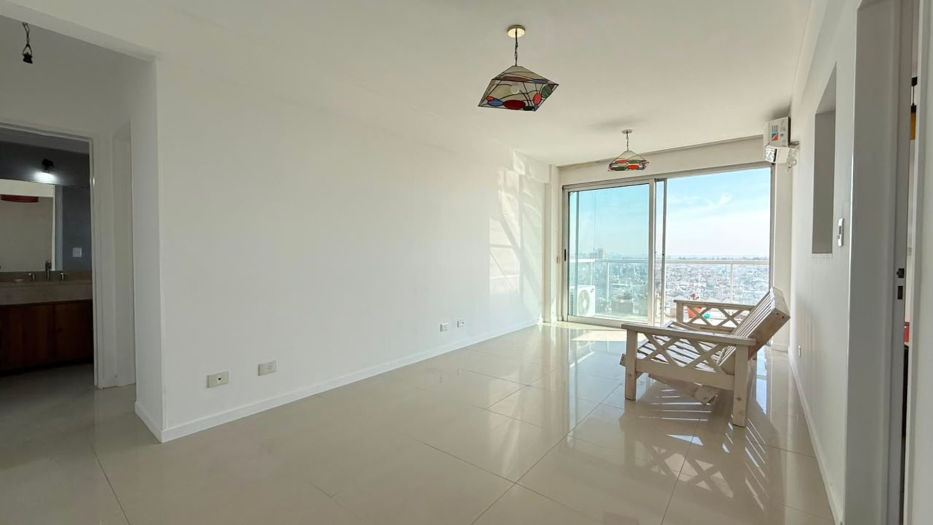 VENDE DEPARTAMENTO 2 AMB piso 14 CON COCHERA