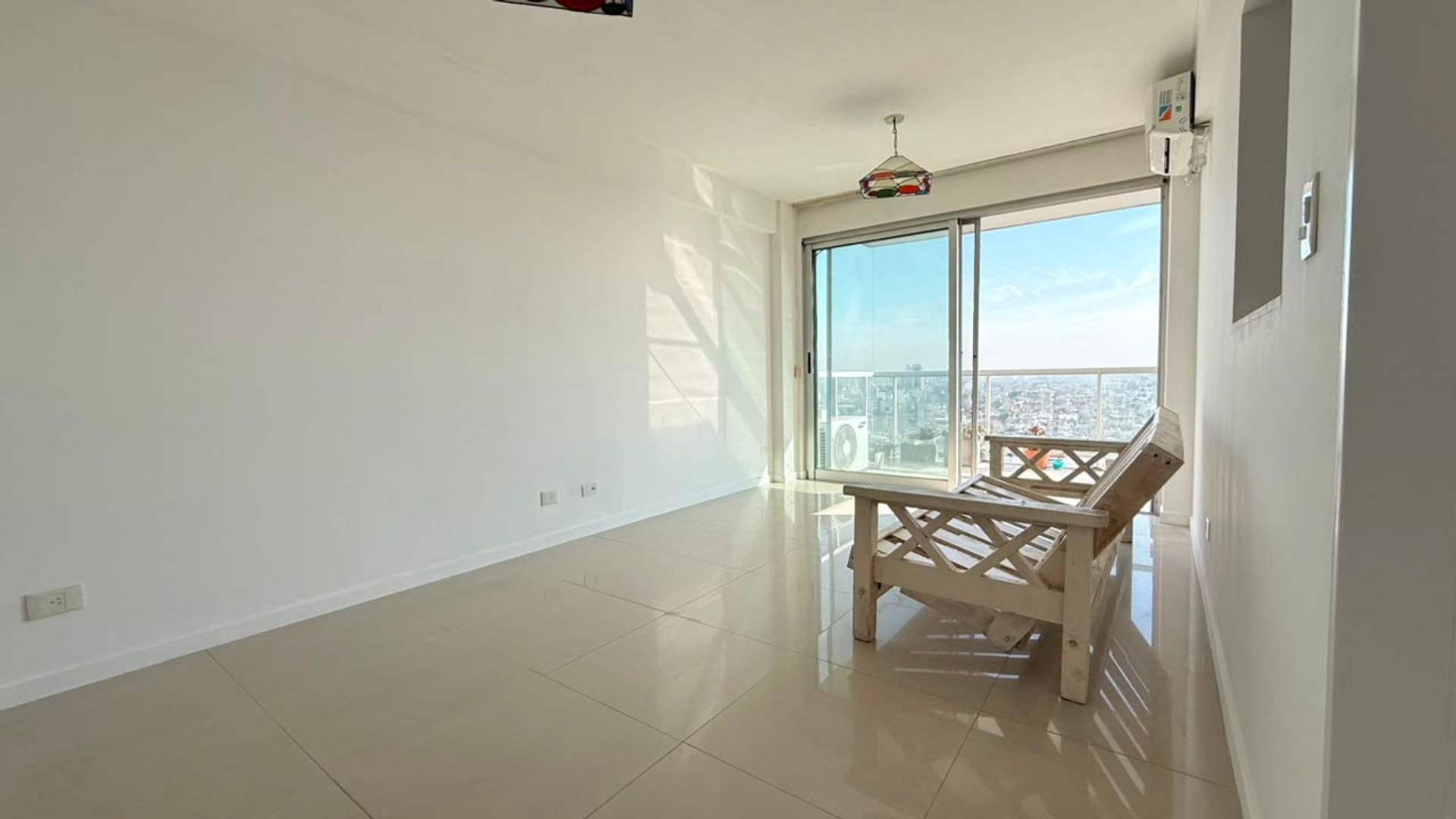 VENDE DEPARTAMENTO 2 AMB piso 14 CON COCHERA