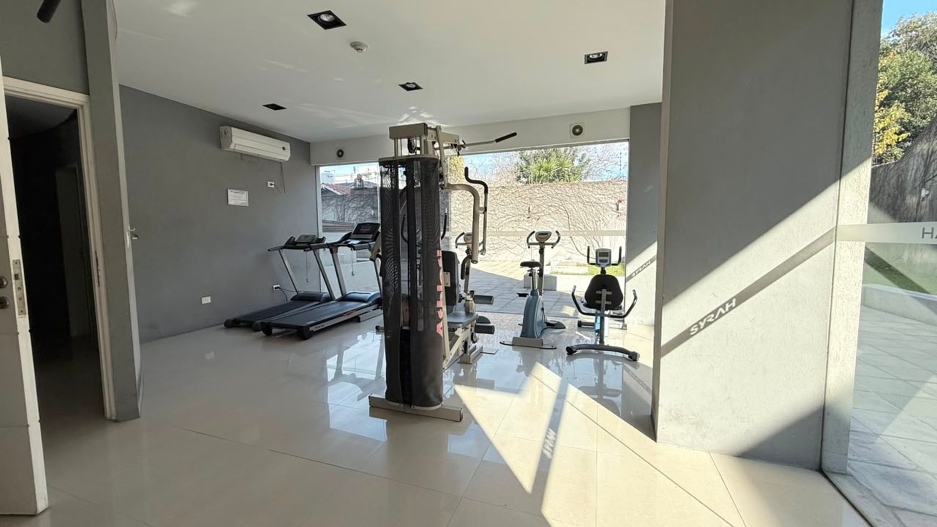 VENDE DEPARTAMENTO 2 AMB piso 14 CON COCHERA