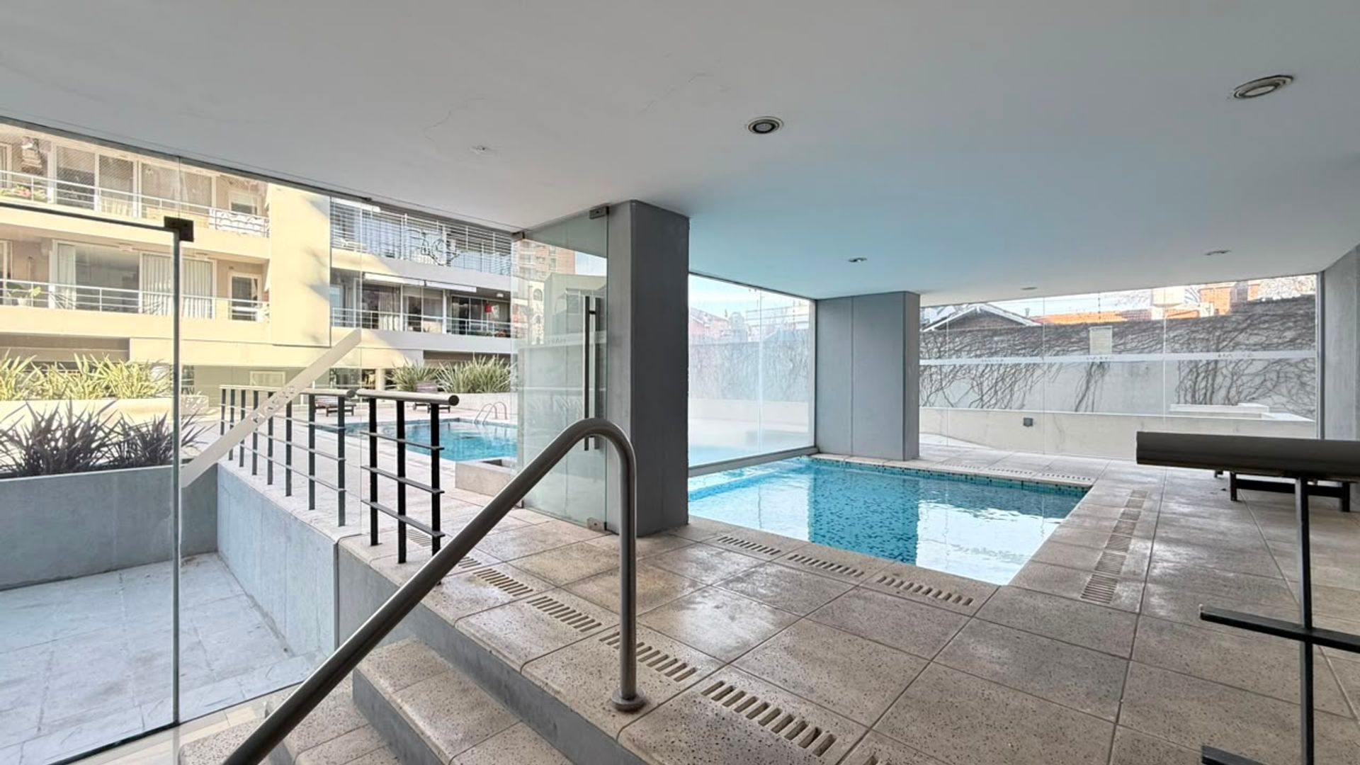 VENDE DEPARTAMENTO 2 AMB piso 14 CON COCHERA