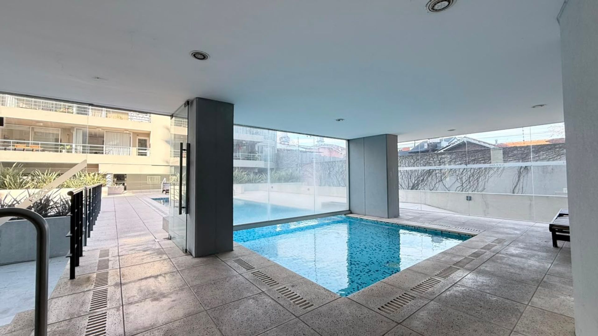VENDE DEPARTAMENTO 2 AMB piso 14 CON COCHERA