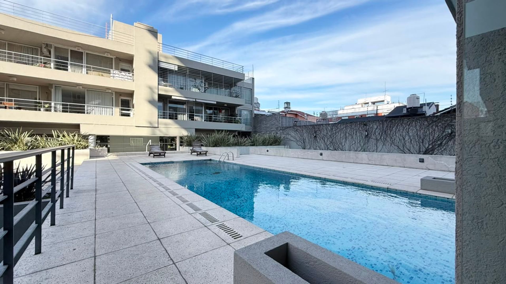 VENDE DEPARTAMENTO 2 AMB piso 14 CON COCHERA