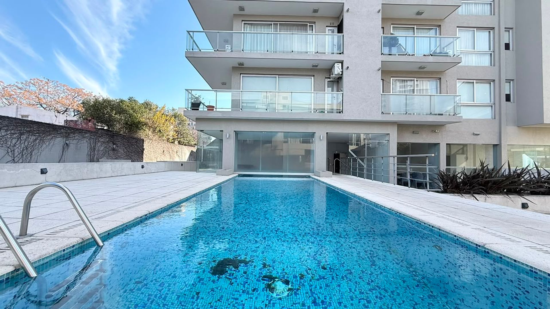 VENDE DEPARTAMENTO 2 AMB piso 14 CON COCHERA