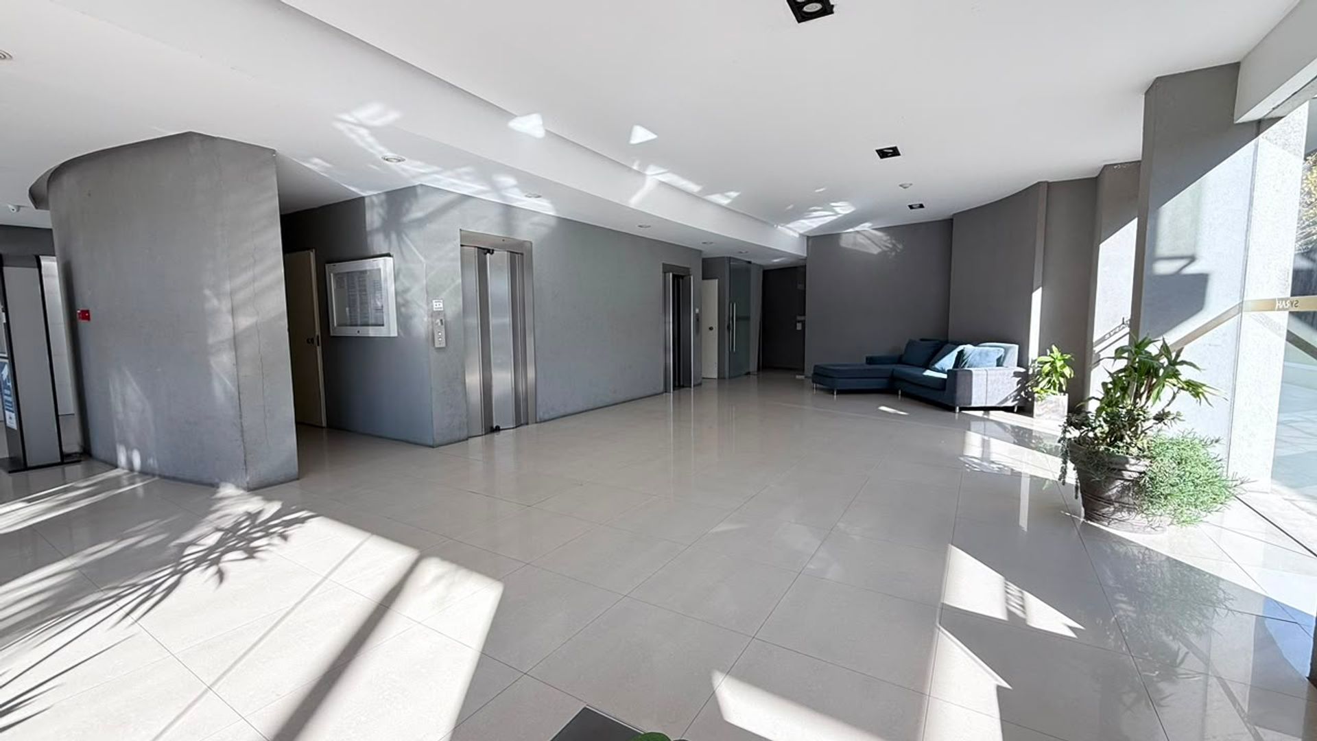 VENDE DEPARTAMENTO 2 AMB piso 14 CON COCHERA