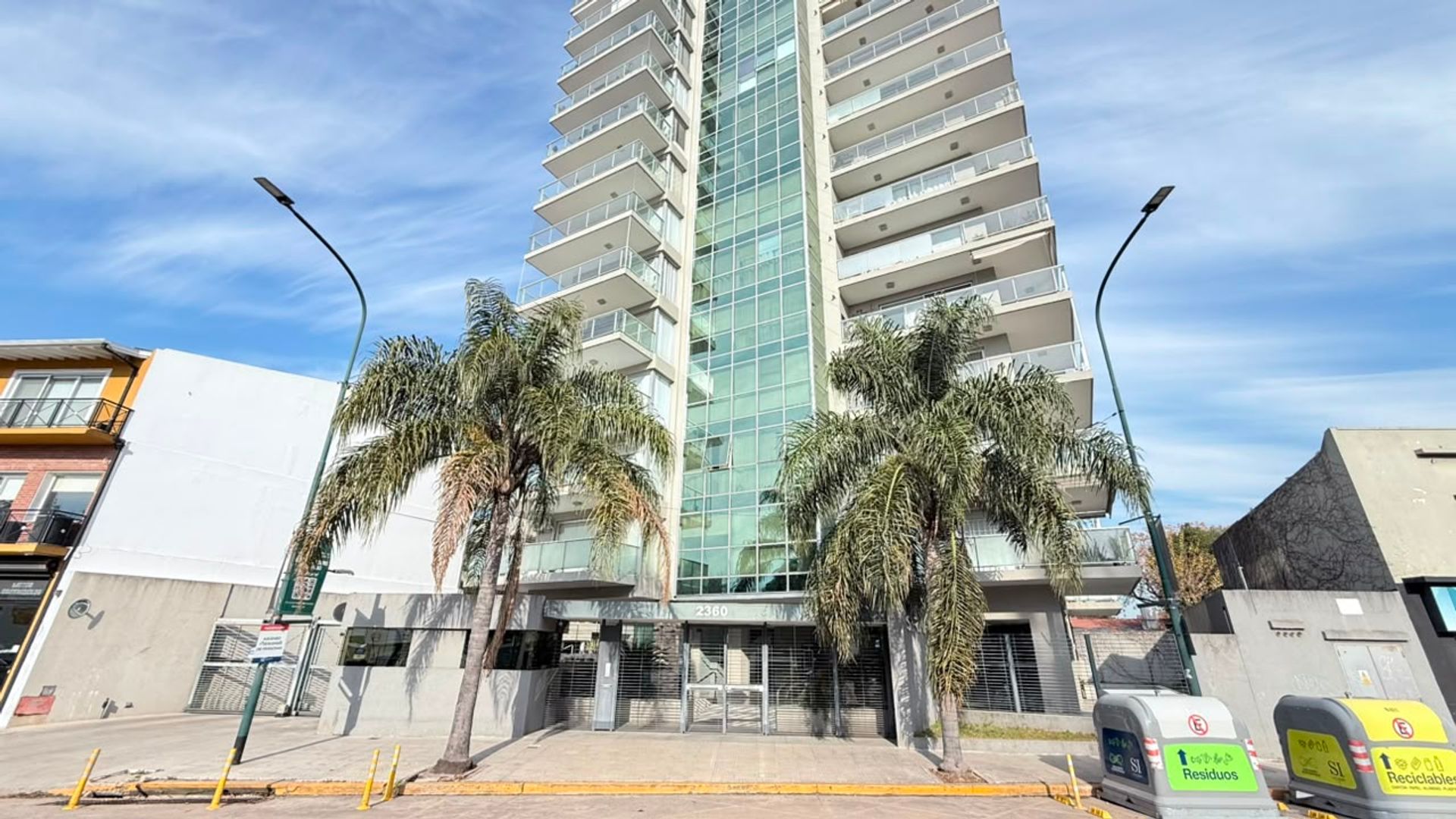 VENDE DEPARTAMENTO 2 AMB piso 14 CON COCHERA