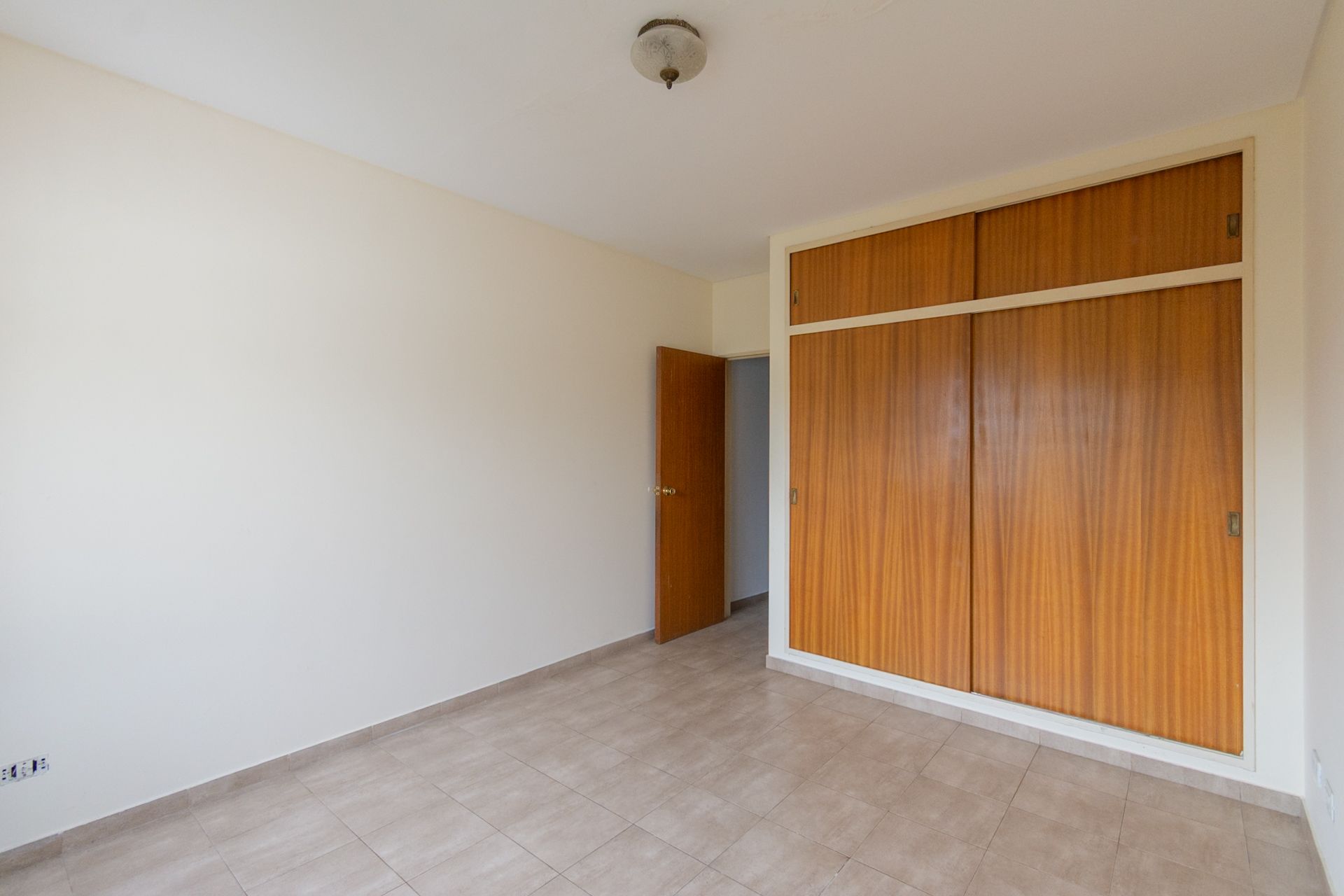 Triplex Con Cochera Olivos Patio Terraza Mucha Luz
