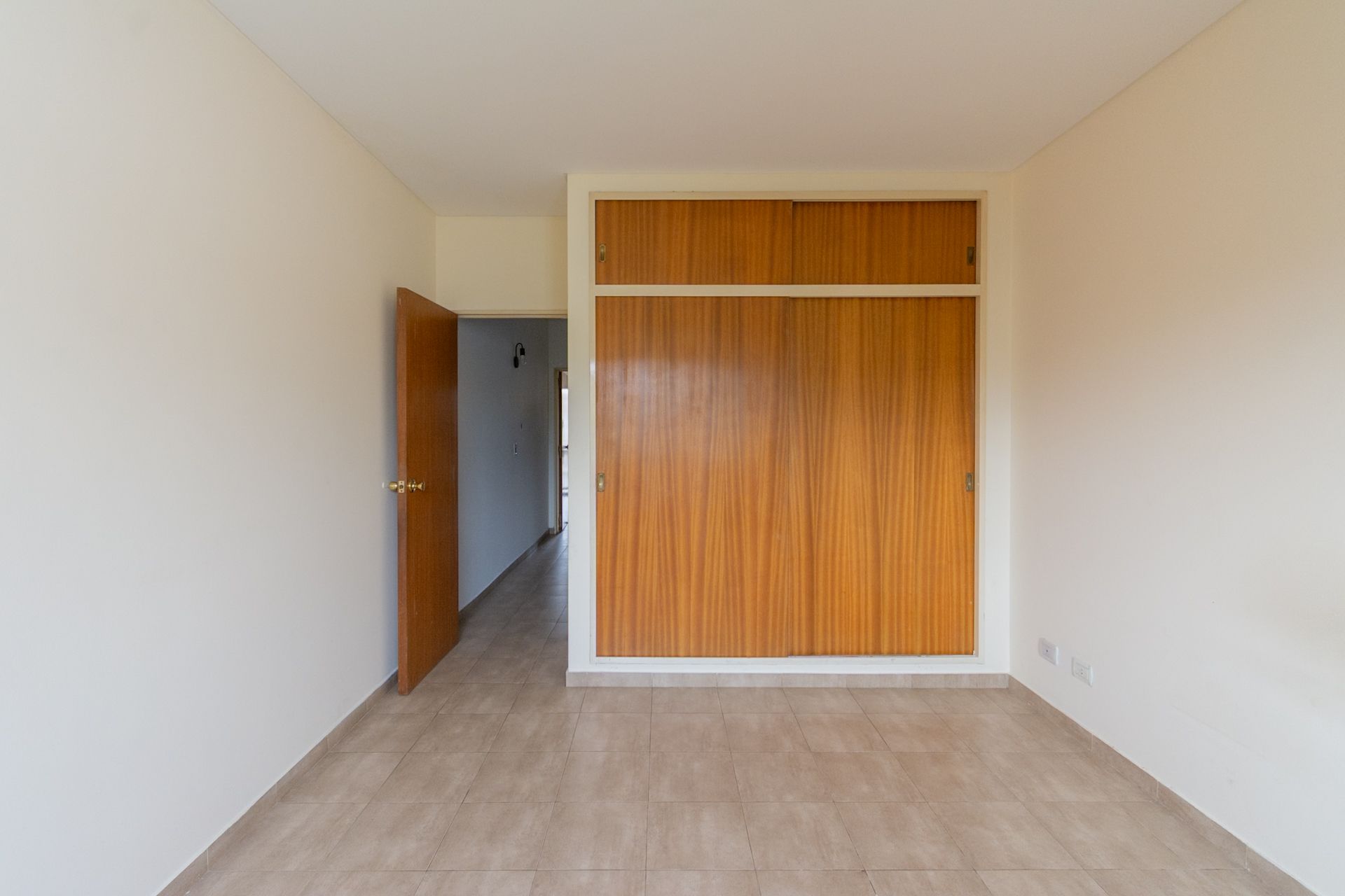 Triplex Con Cochera Olivos Patio Terraza Mucha Luz