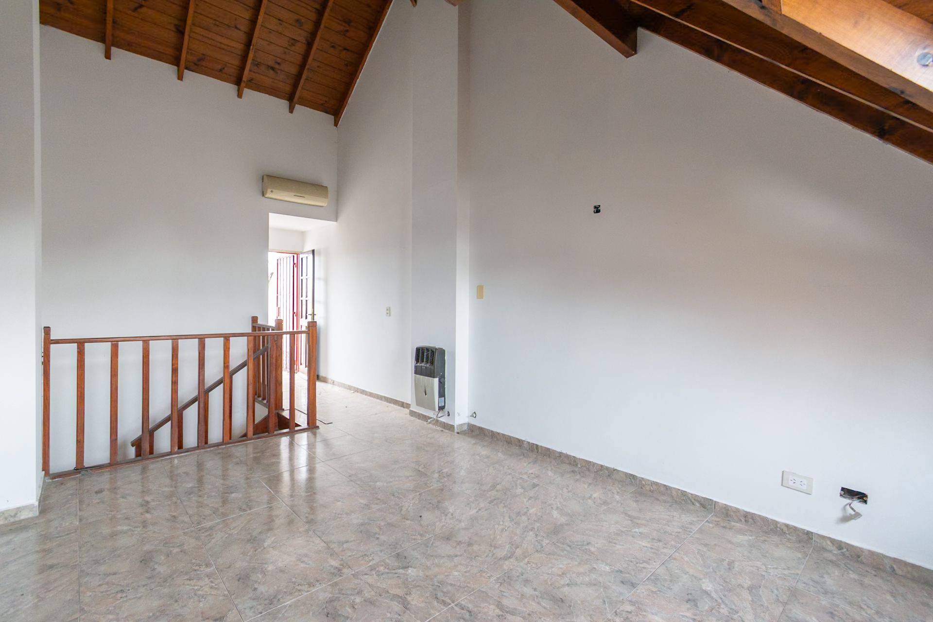 Triplex Con Cochera Olivos Patio Terraza Mucha Luz