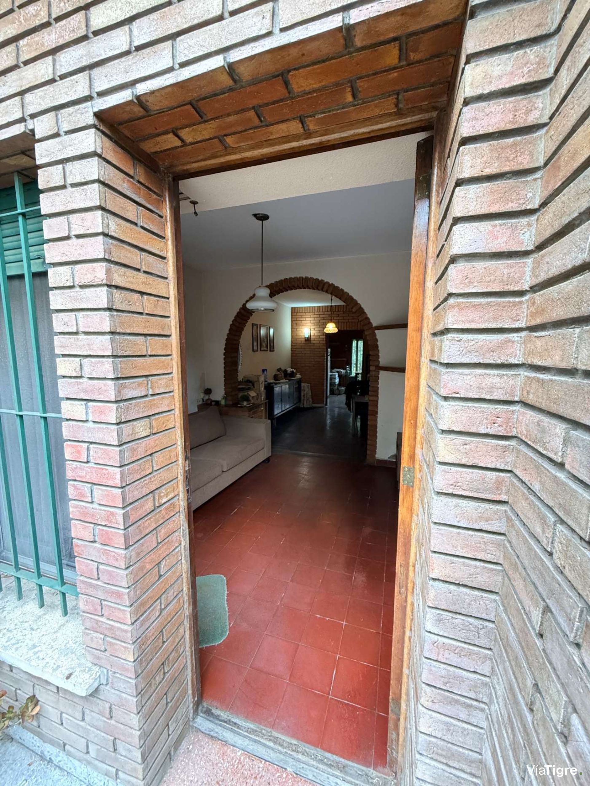 Casa en Venta en Villa Adelina en LOTE propio.