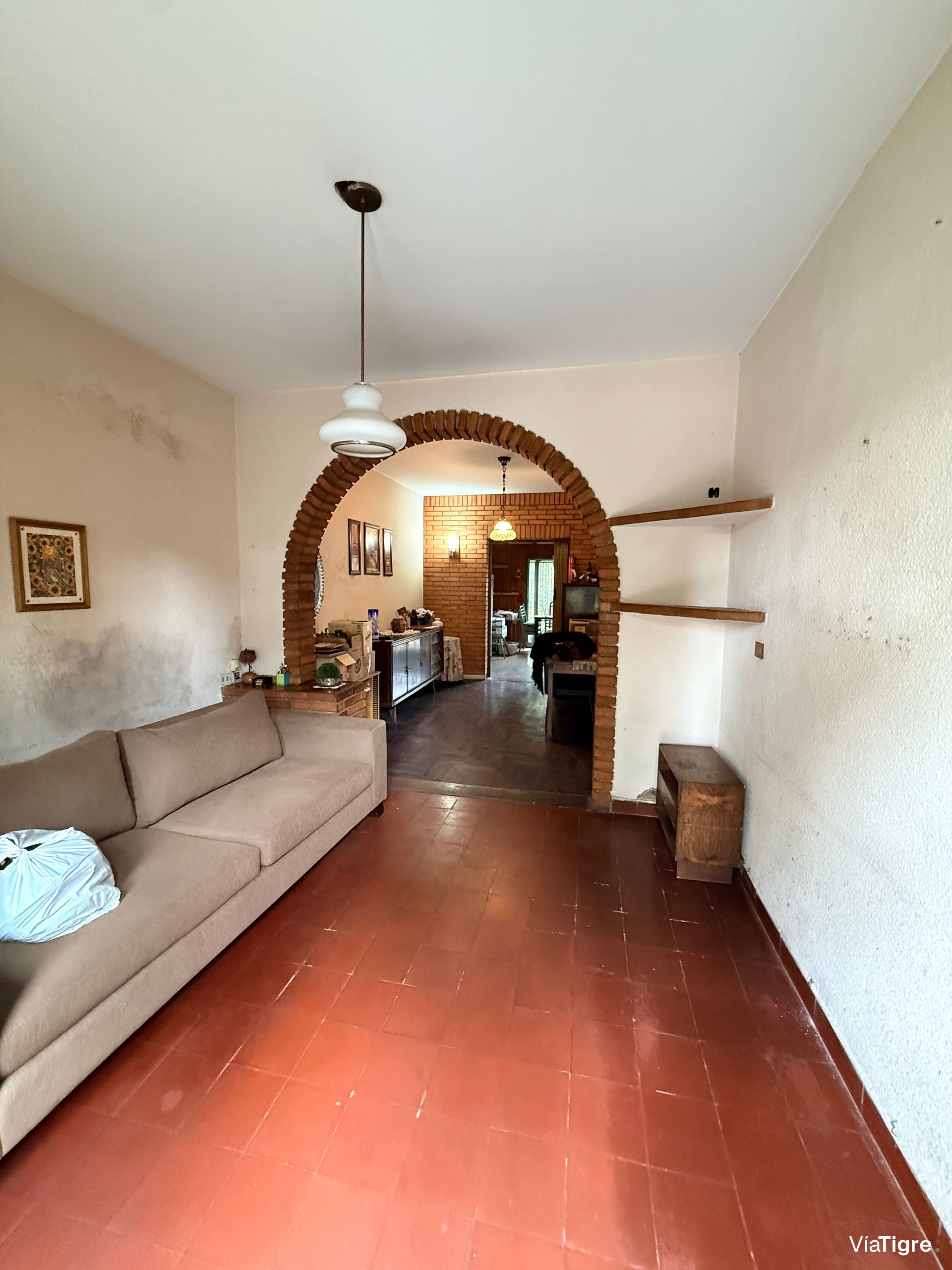 Casa en Venta en Villa Adelina en LOTE propio.