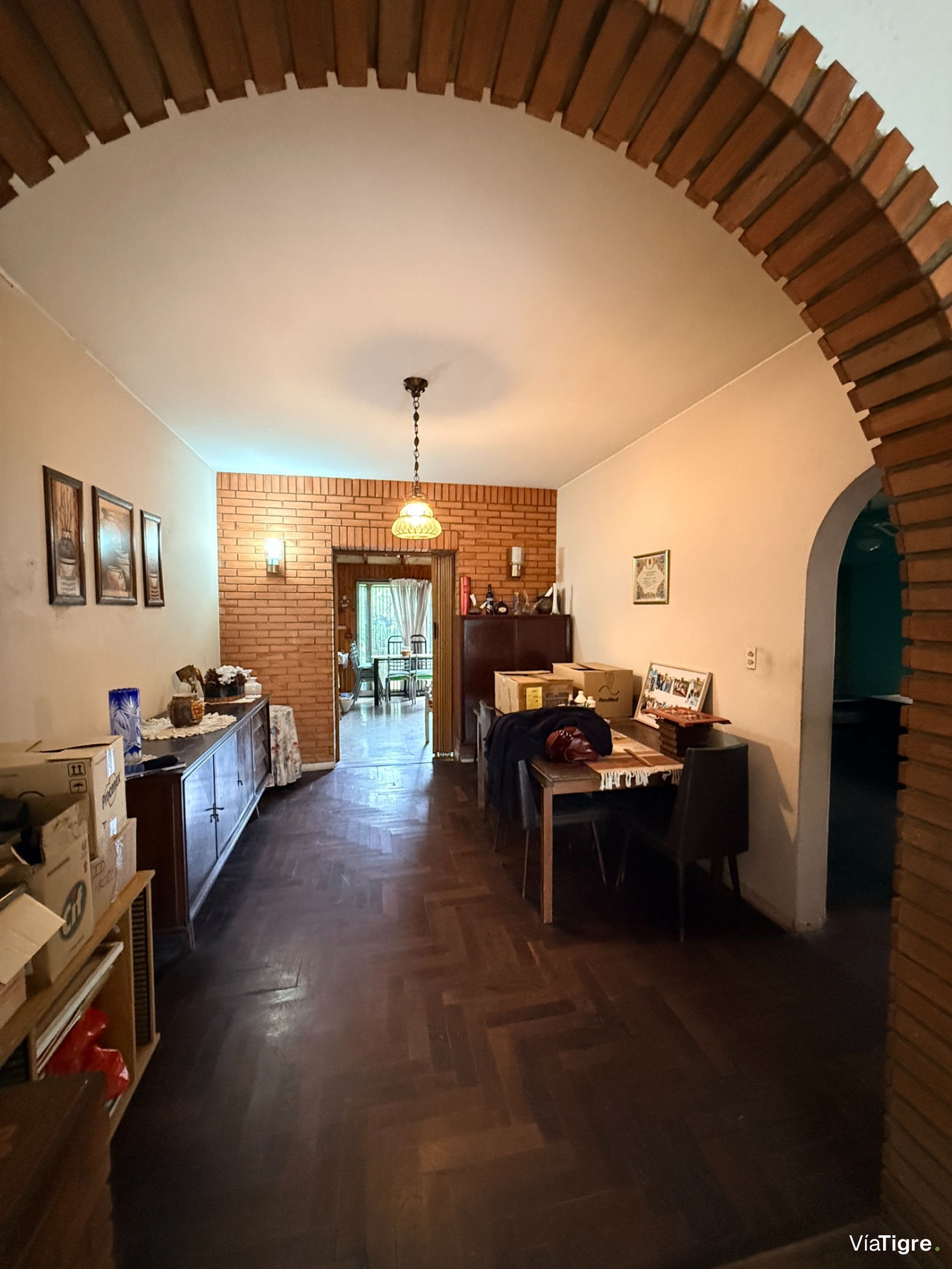 Casa en Venta en Villa Adelina en LOTE propio.