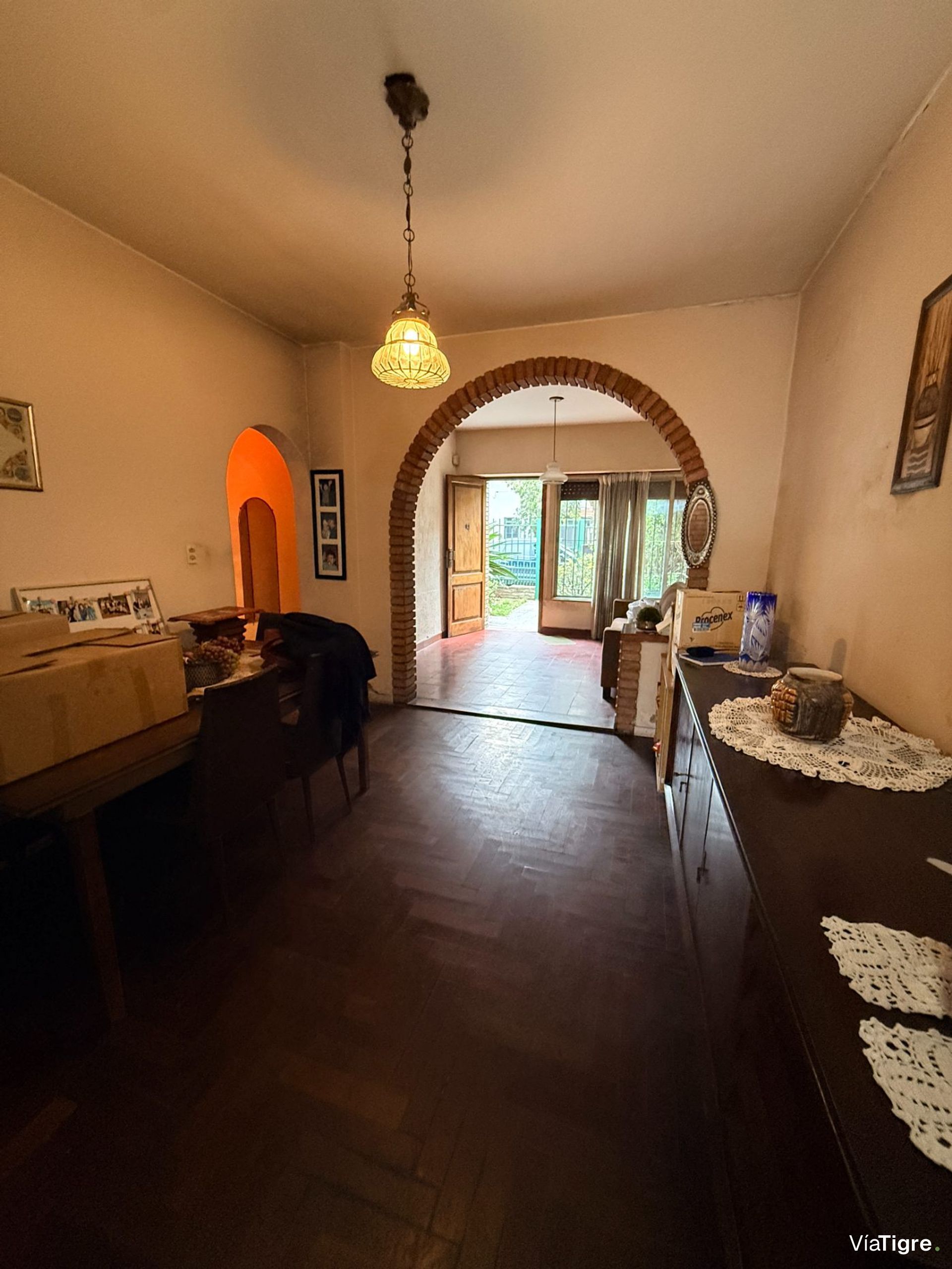 Casa en Venta en Villa Adelina en LOTE propio.