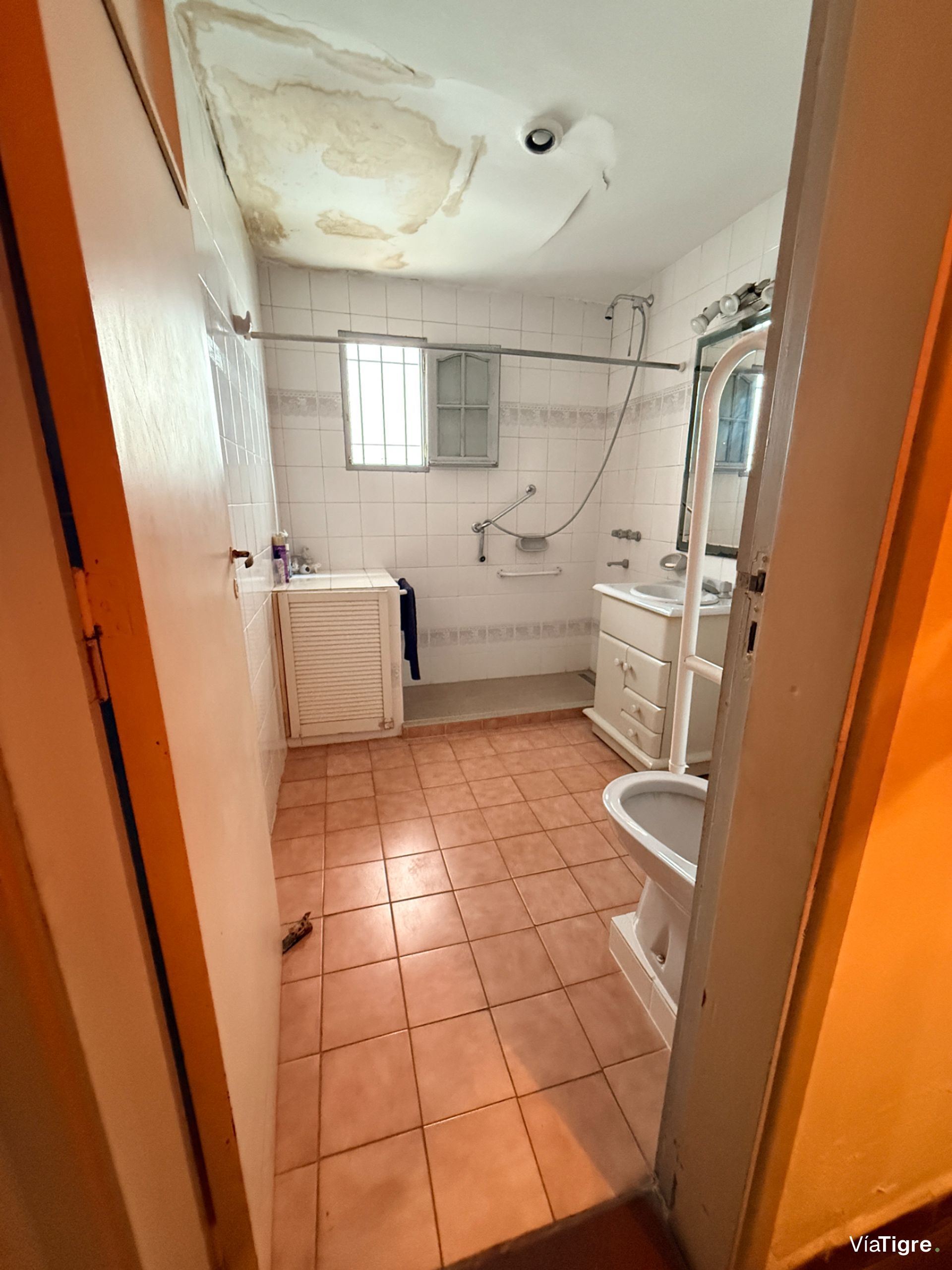 Casa en Venta en Villa Adelina en LOTE propio.