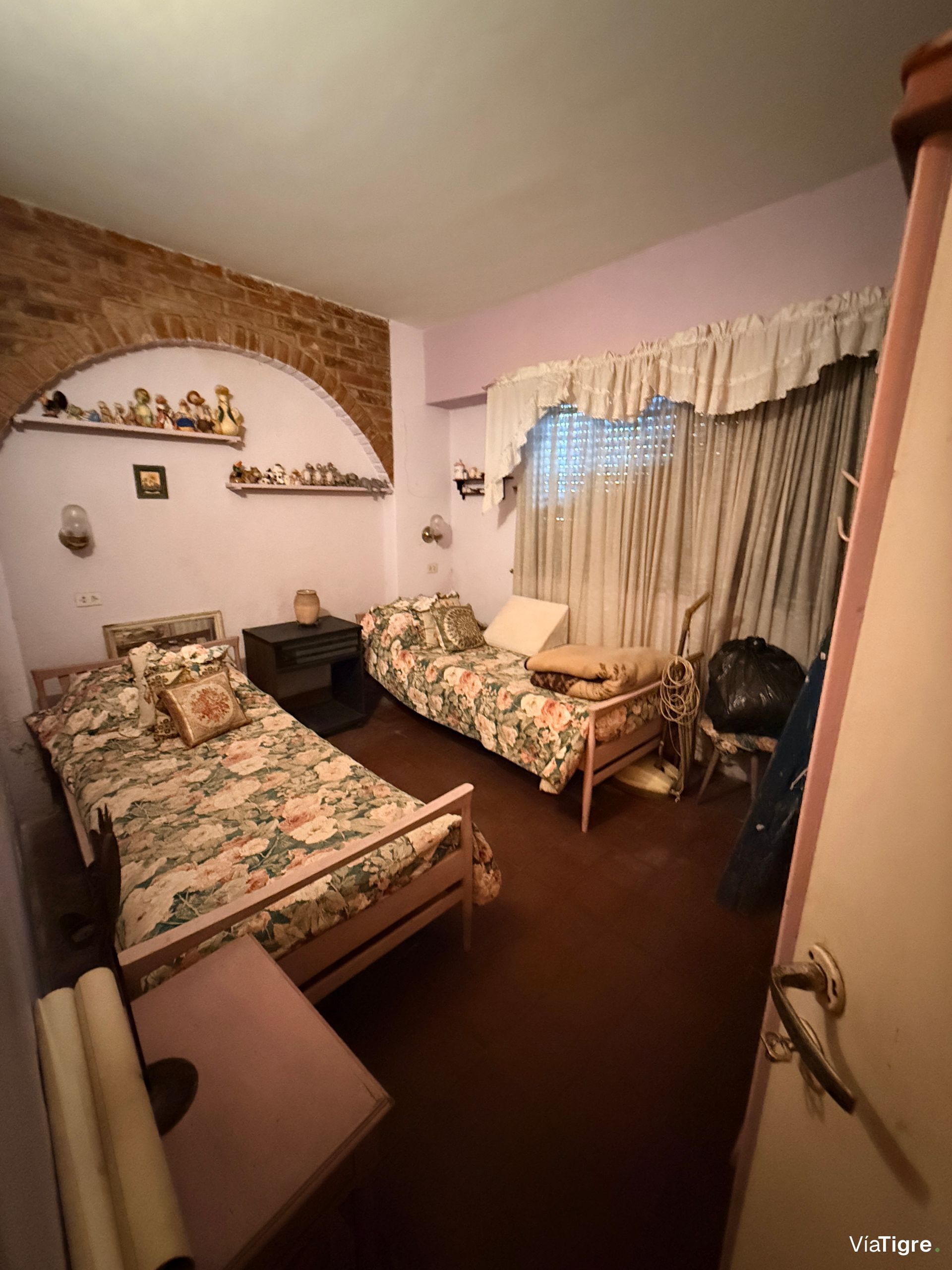 Casa en Venta en Villa Adelina en LOTE propio.