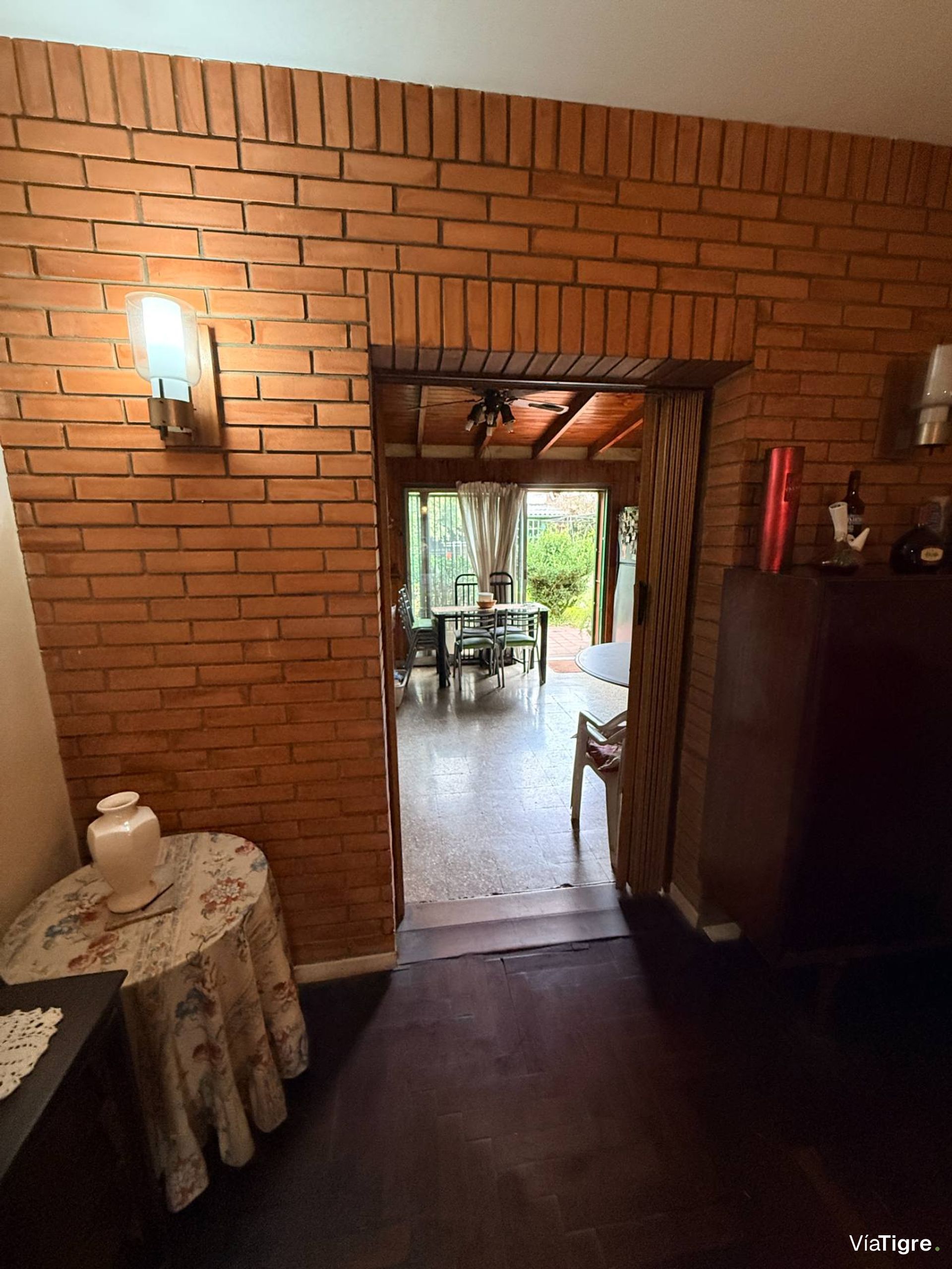 Casa en Venta en Villa Adelina en LOTE propio.