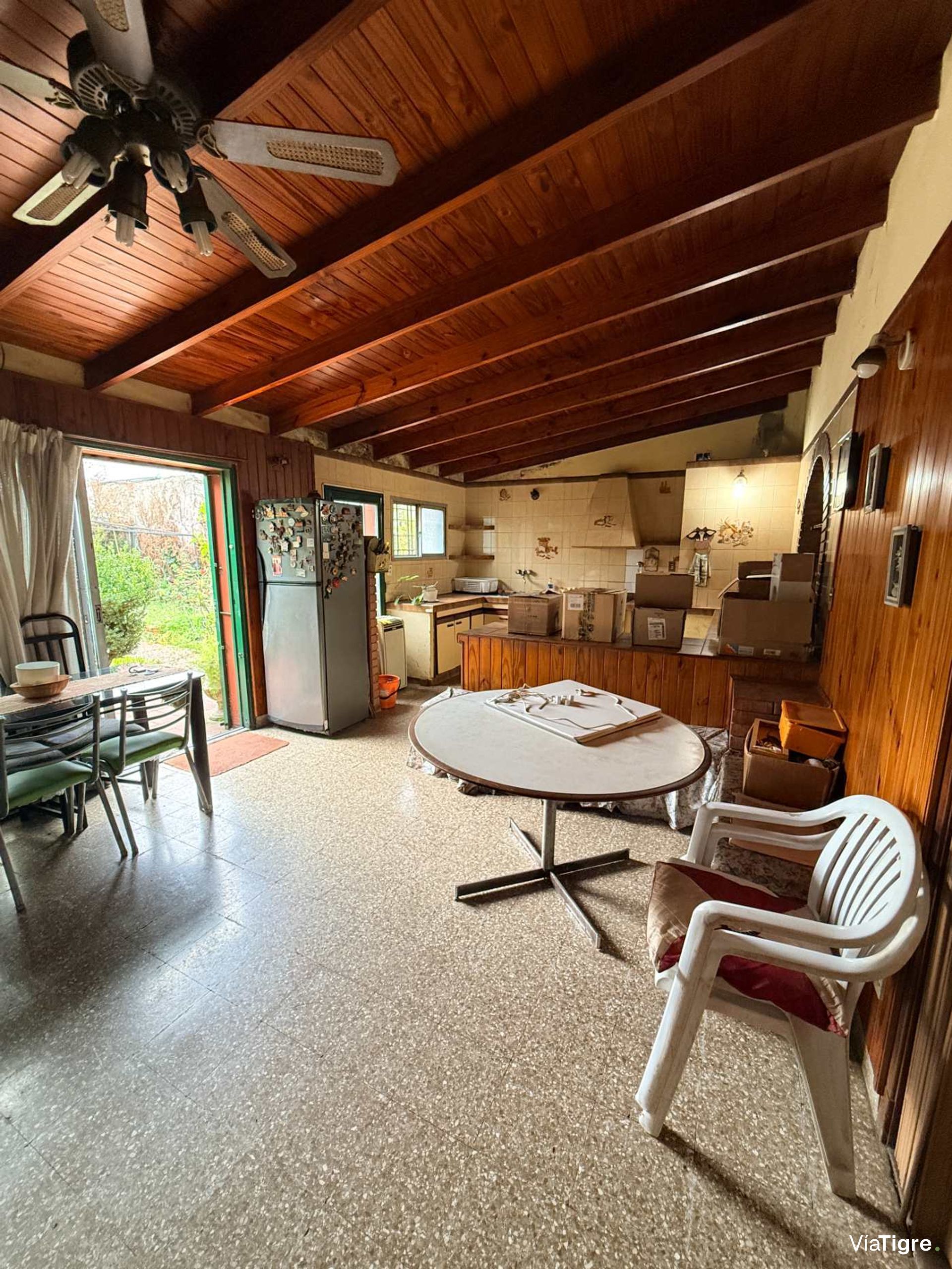 Casa en Venta en Villa Adelina en LOTE propio.