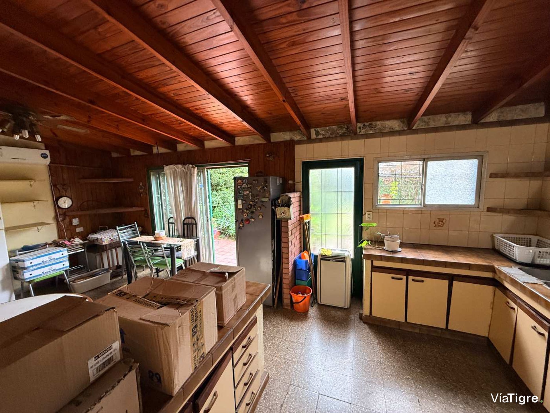 Casa en Venta en Villa Adelina en LOTE propio.