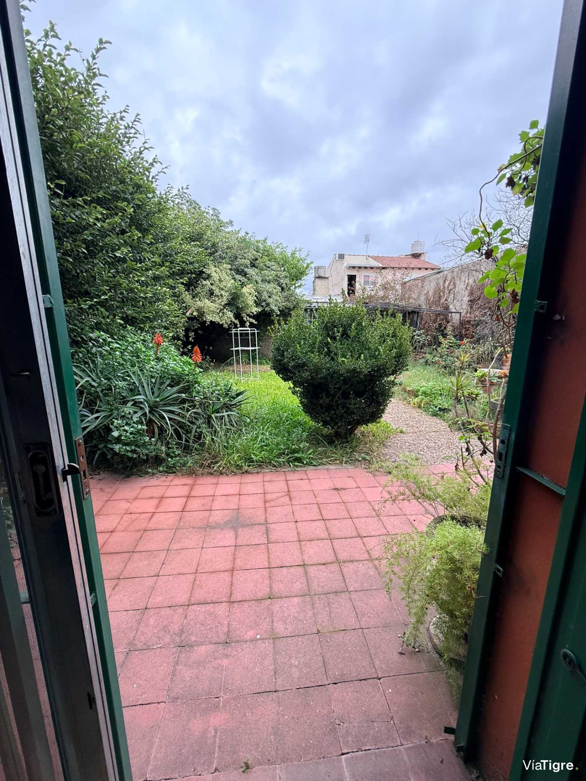 Casa en Venta en Villa Adelina en LOTE propio.