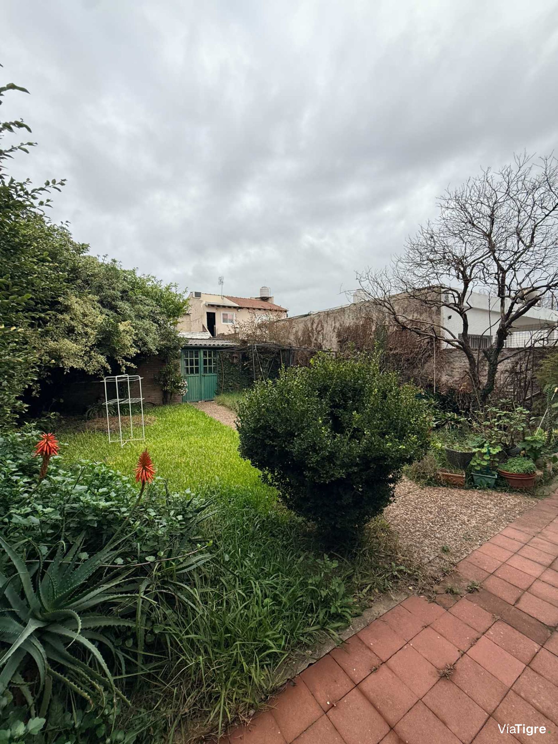 Casa en Venta en Villa Adelina en LOTE propio.