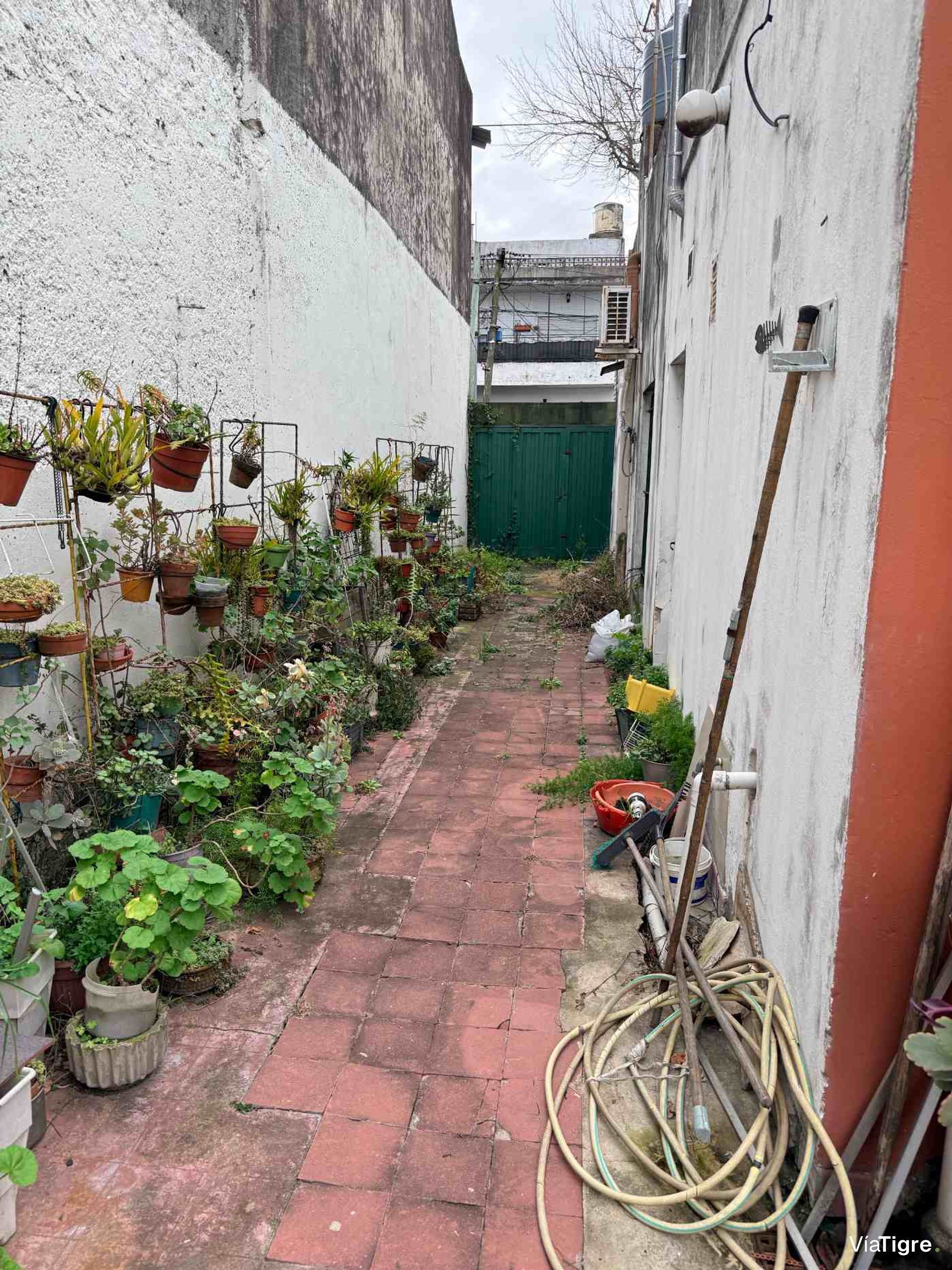 Casa en Venta en Villa Adelina en LOTE propio.