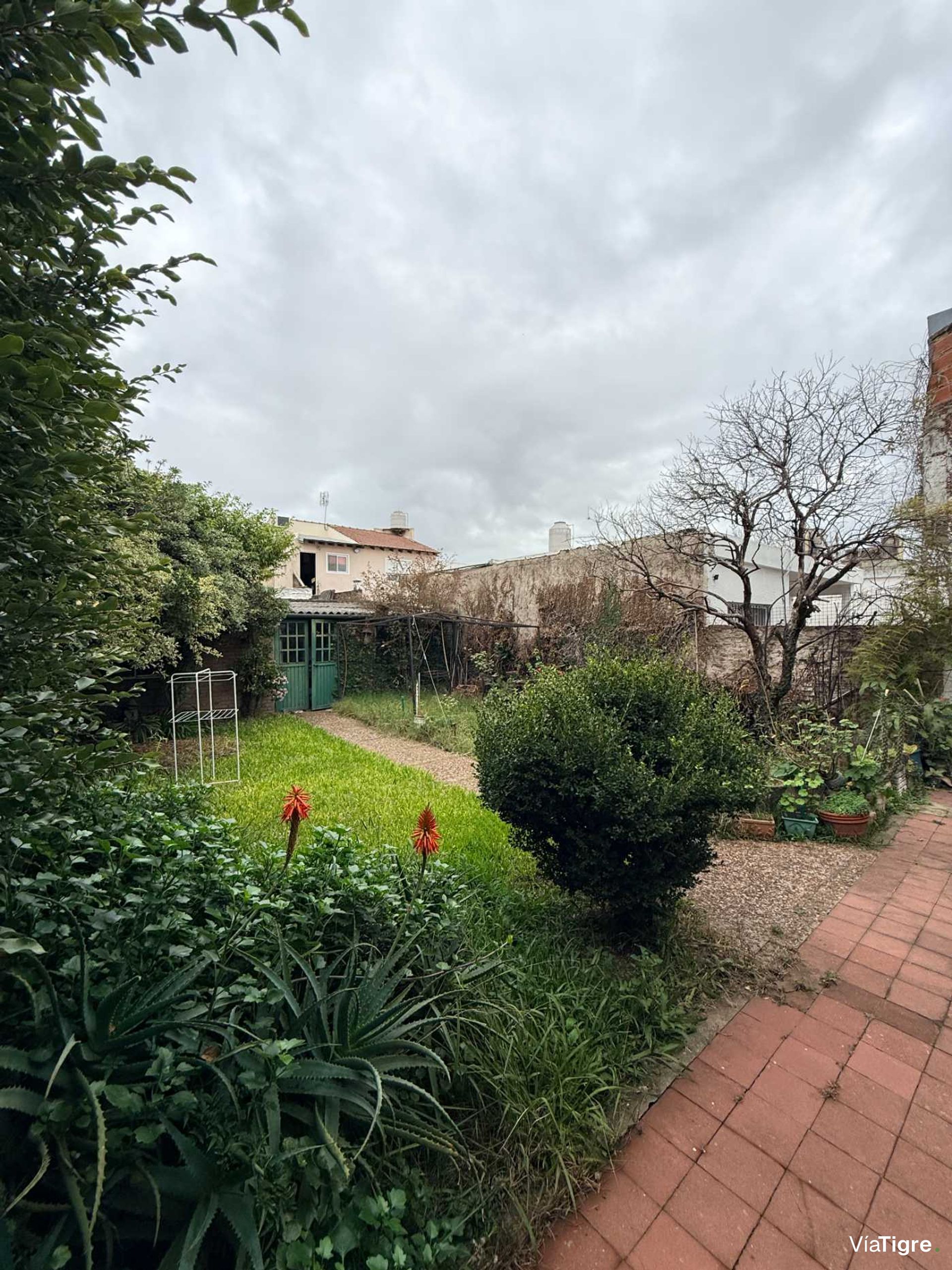 Casa en Venta en Villa Adelina en LOTE propio.