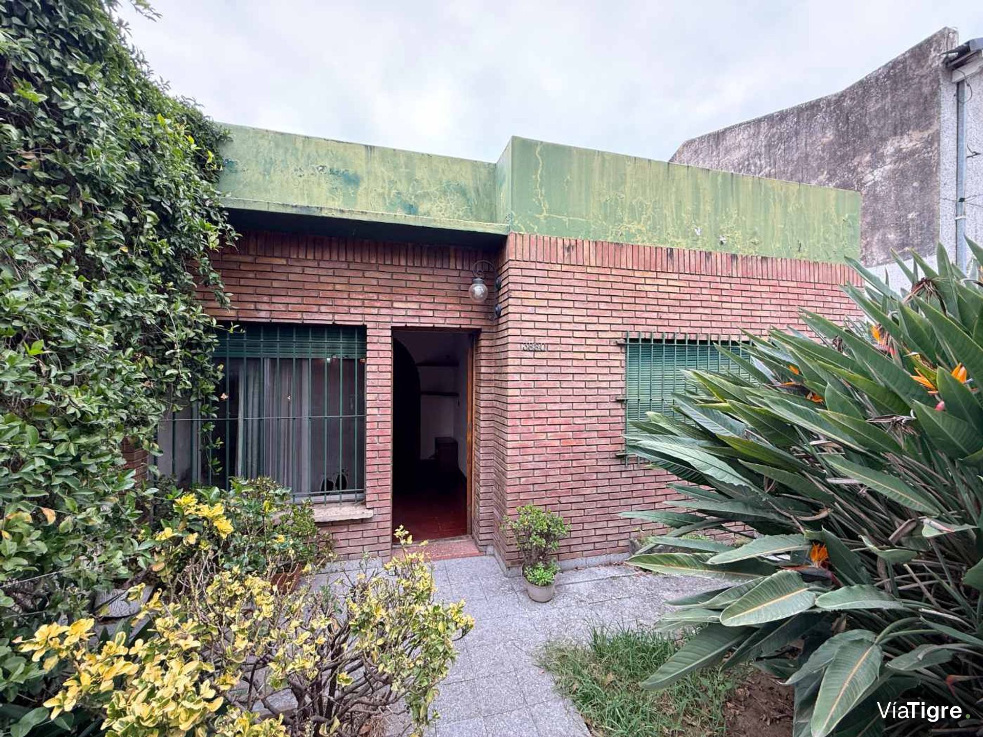 Casa en Venta en Villa Adelina en LOTE propio.