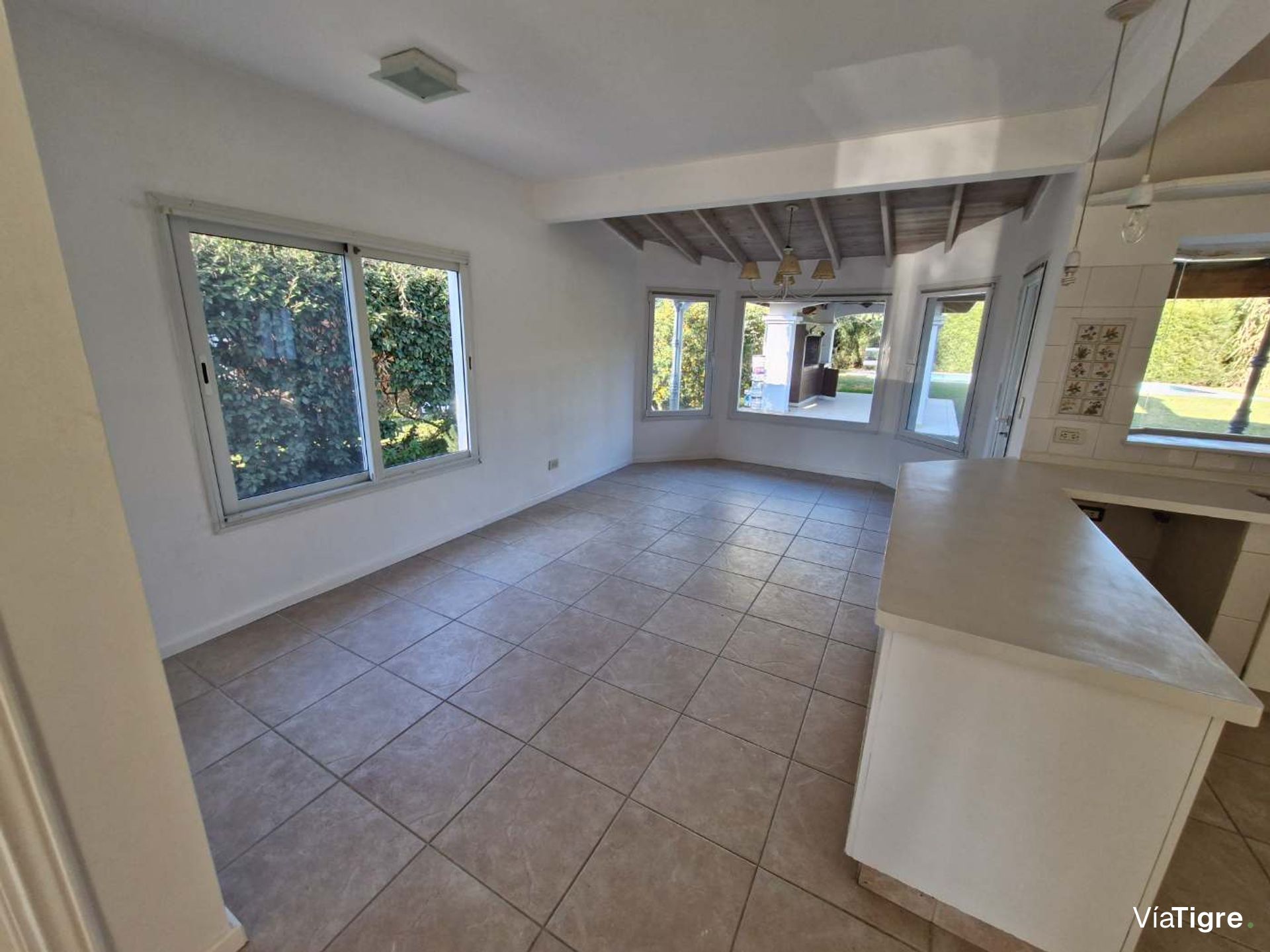 Casa En Santa María De Tigre Con Quincho Y Pileta