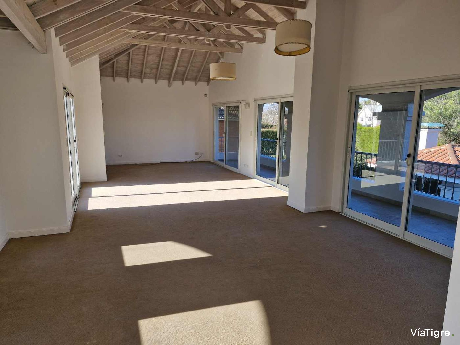 Casa En Santa María De Tigre Con Quincho Y Pileta