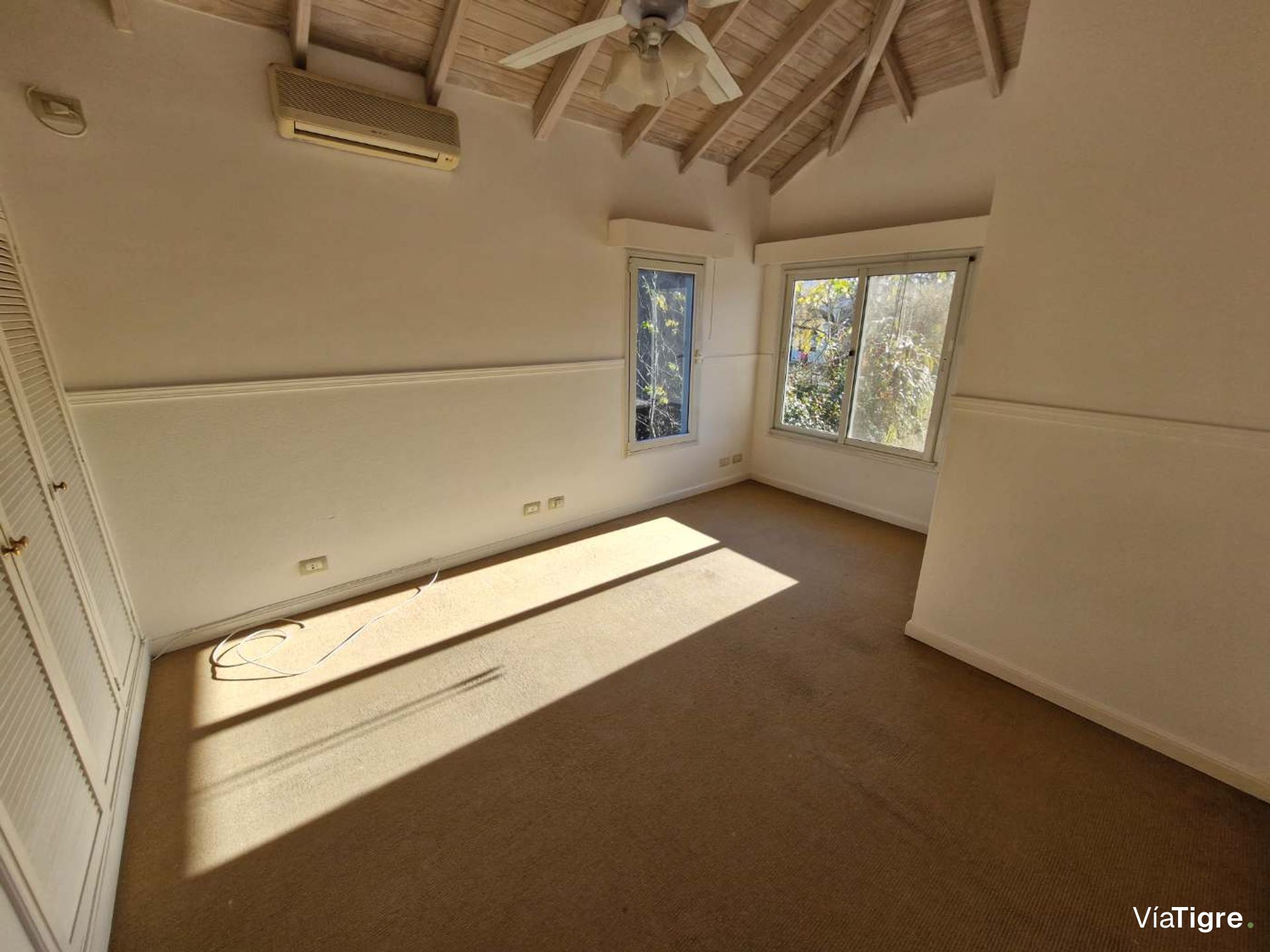 Casa En Santa María De Tigre Con Quincho Y Pileta