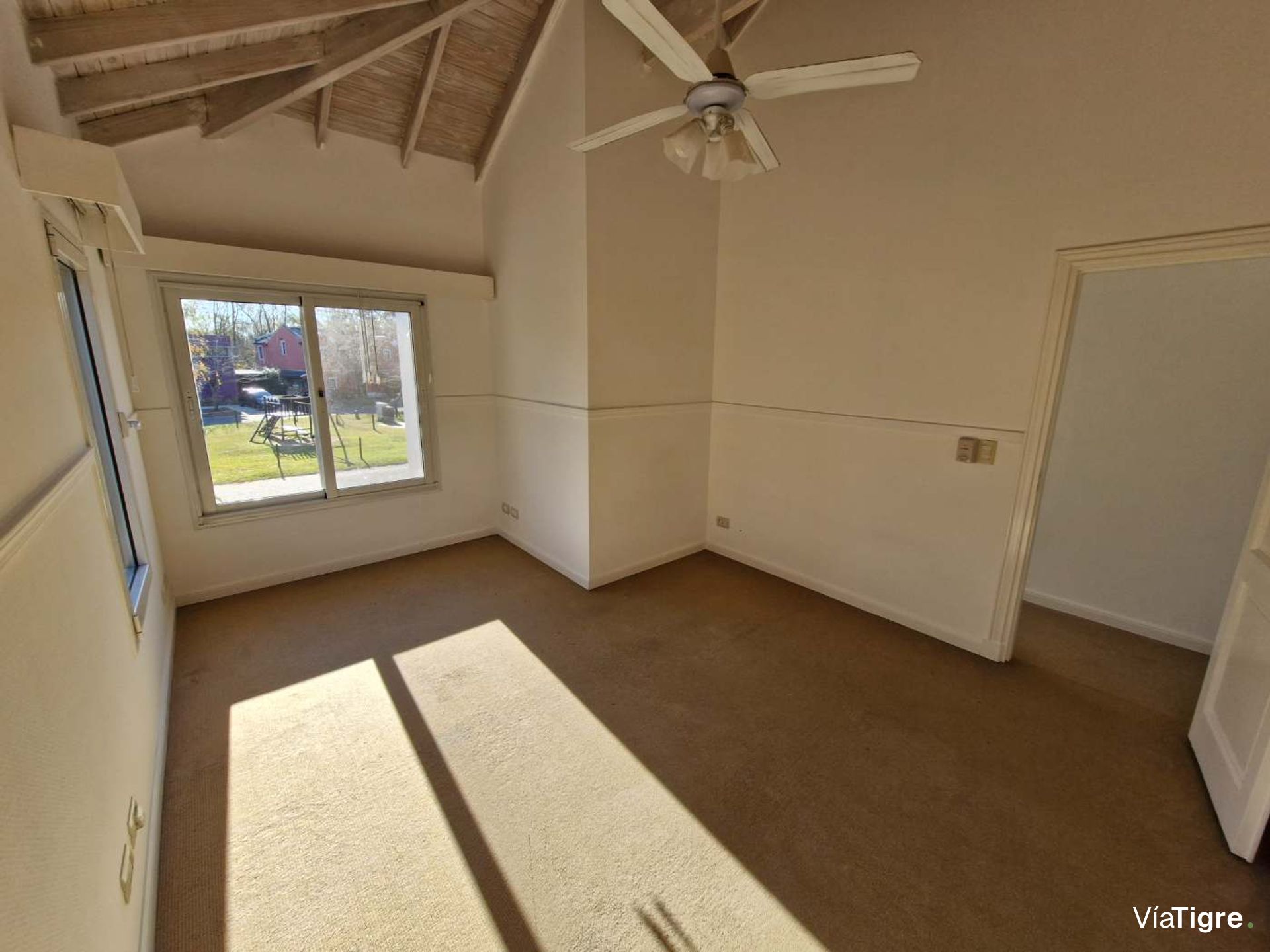 Casa En Santa María De Tigre Con Quincho Y Pileta