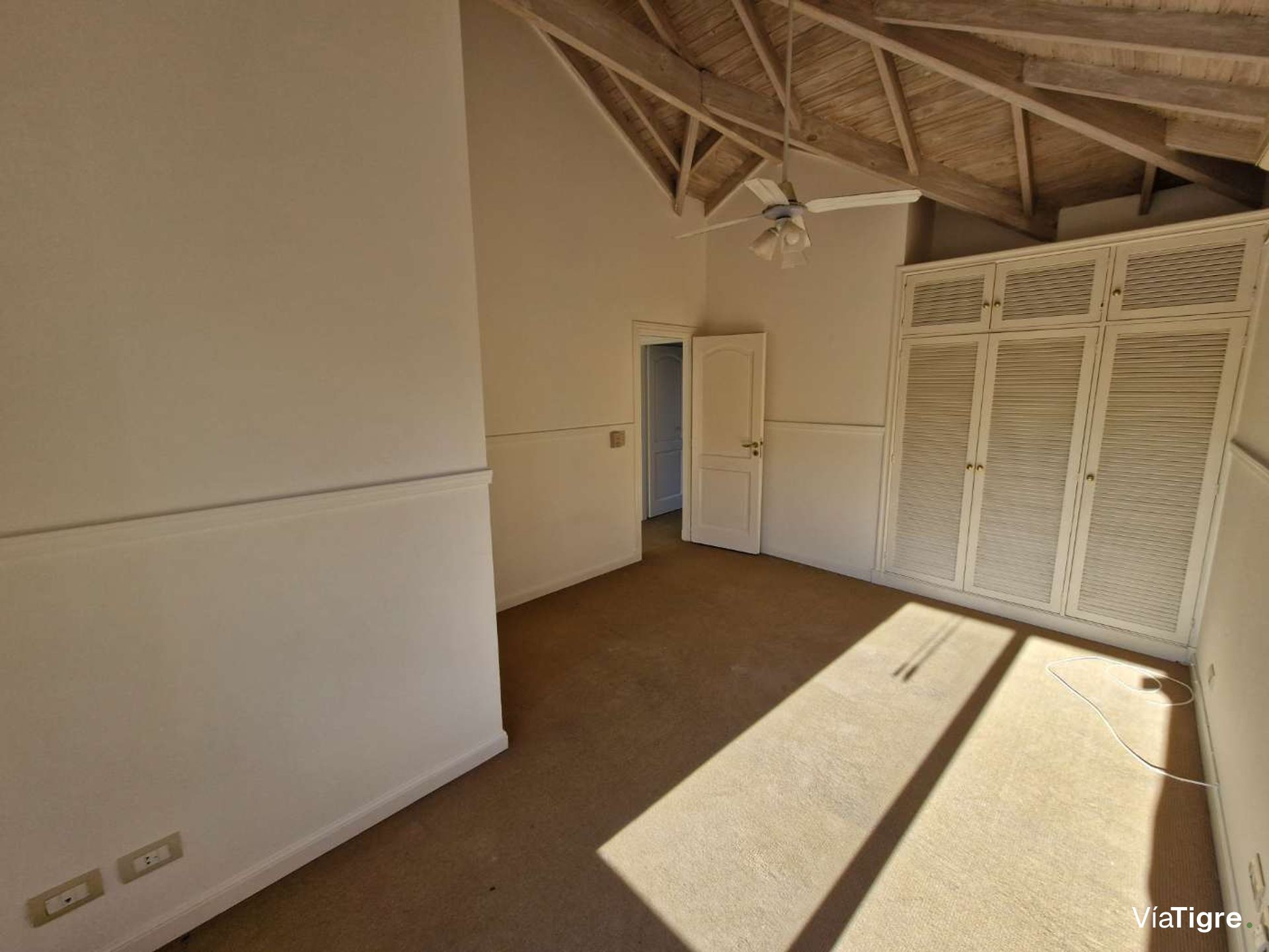 Casa En Santa María De Tigre Con Quincho Y Pileta