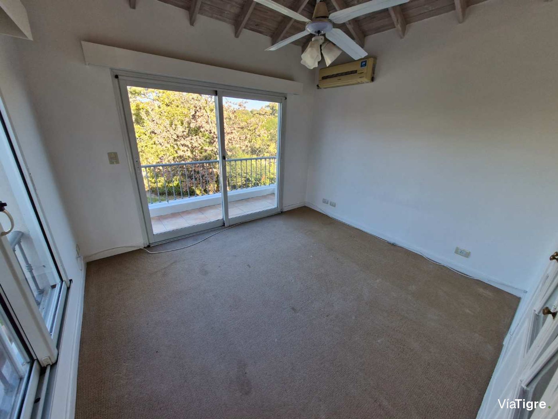 Casa En Santa María De Tigre Con Quincho Y Pileta