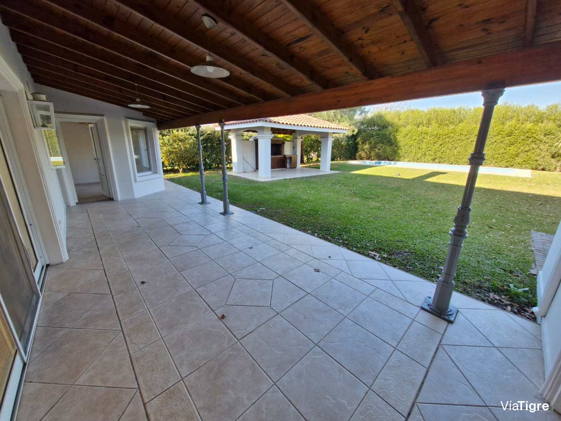 Casa En Santa María De Tigre Con Quincho Y Pileta
