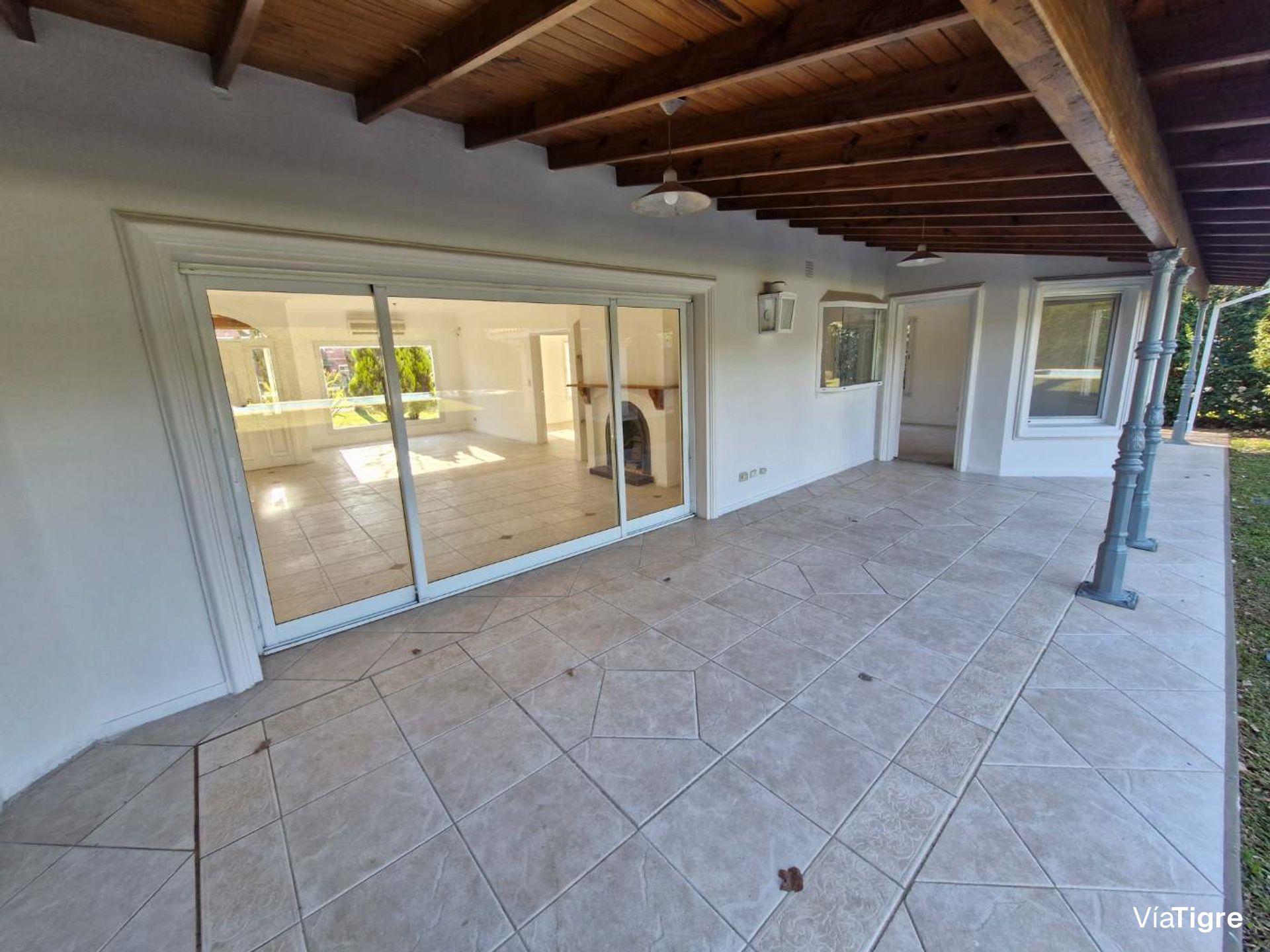 Casa En Santa María De Tigre Con Quincho Y Pileta