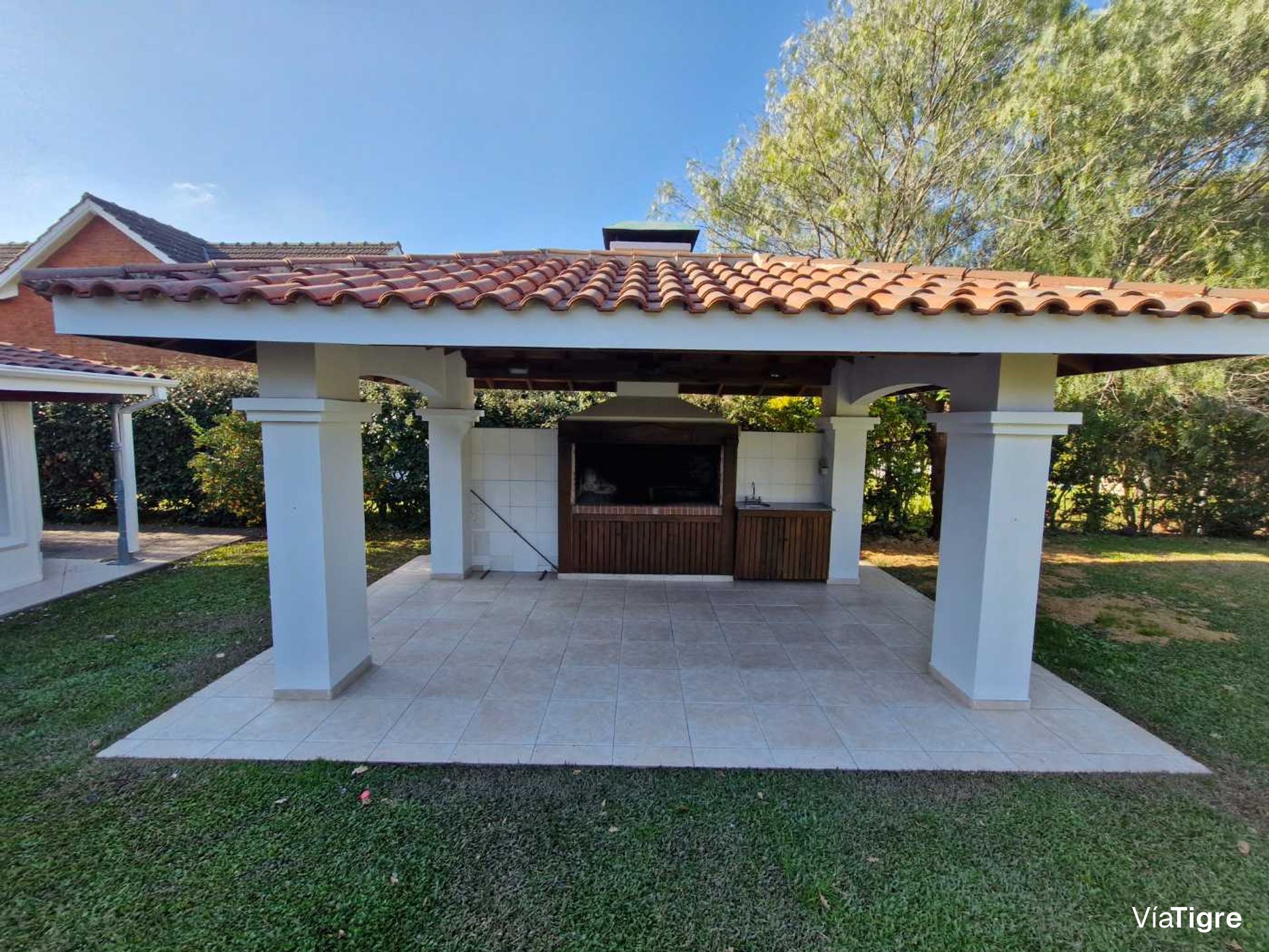 Casa En Santa María De Tigre Con Quincho Y Pileta