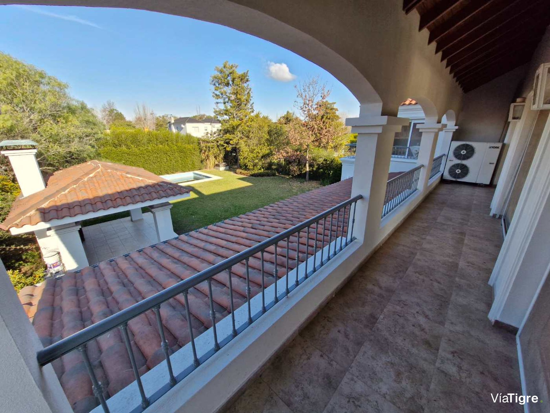 Casa En Santa María De Tigre Con Quincho Y Pileta