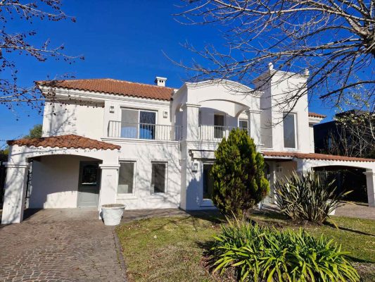 Casa En Santa María De Tigre Con Quincho Y Pileta