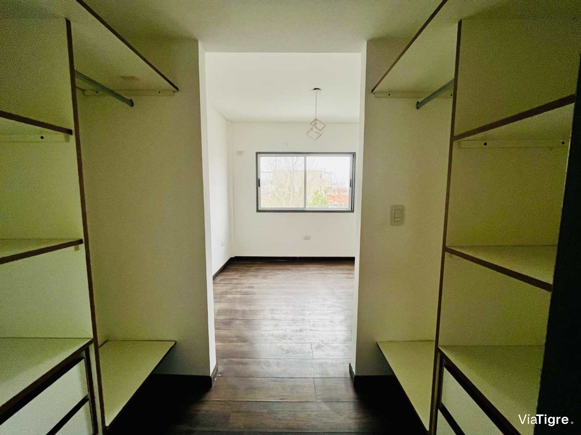 Venta Boulogne Depto 2 Amb con vestidor y balcon