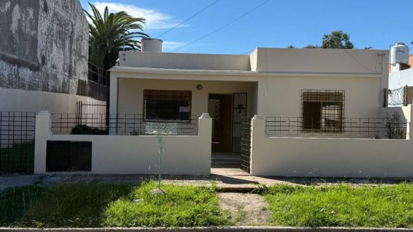Casa 3 Amb En Venta En Boulogne Con Patio Deposito