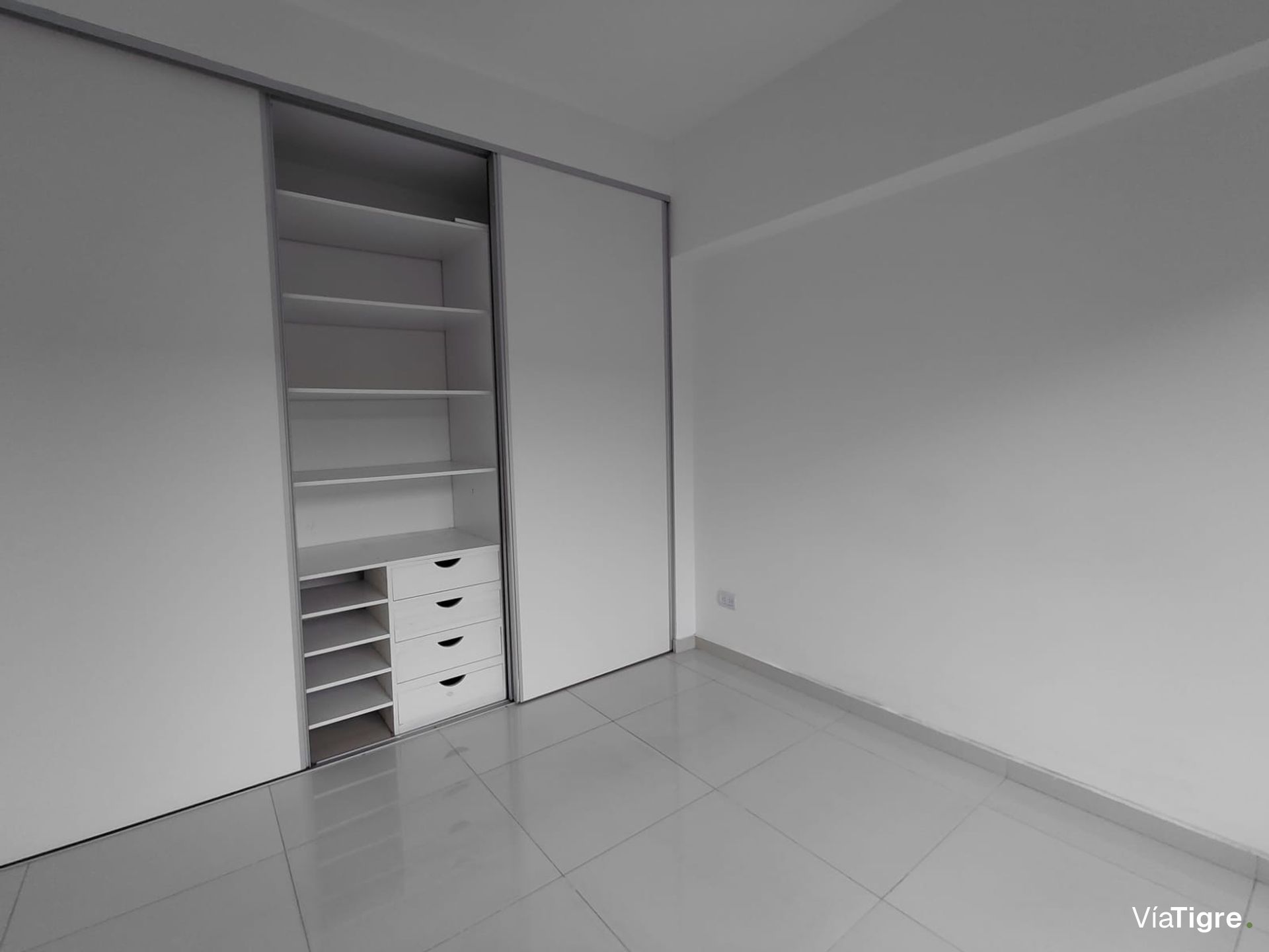 Alquiler Departamento 2 amb c/cochera.V.Martelli