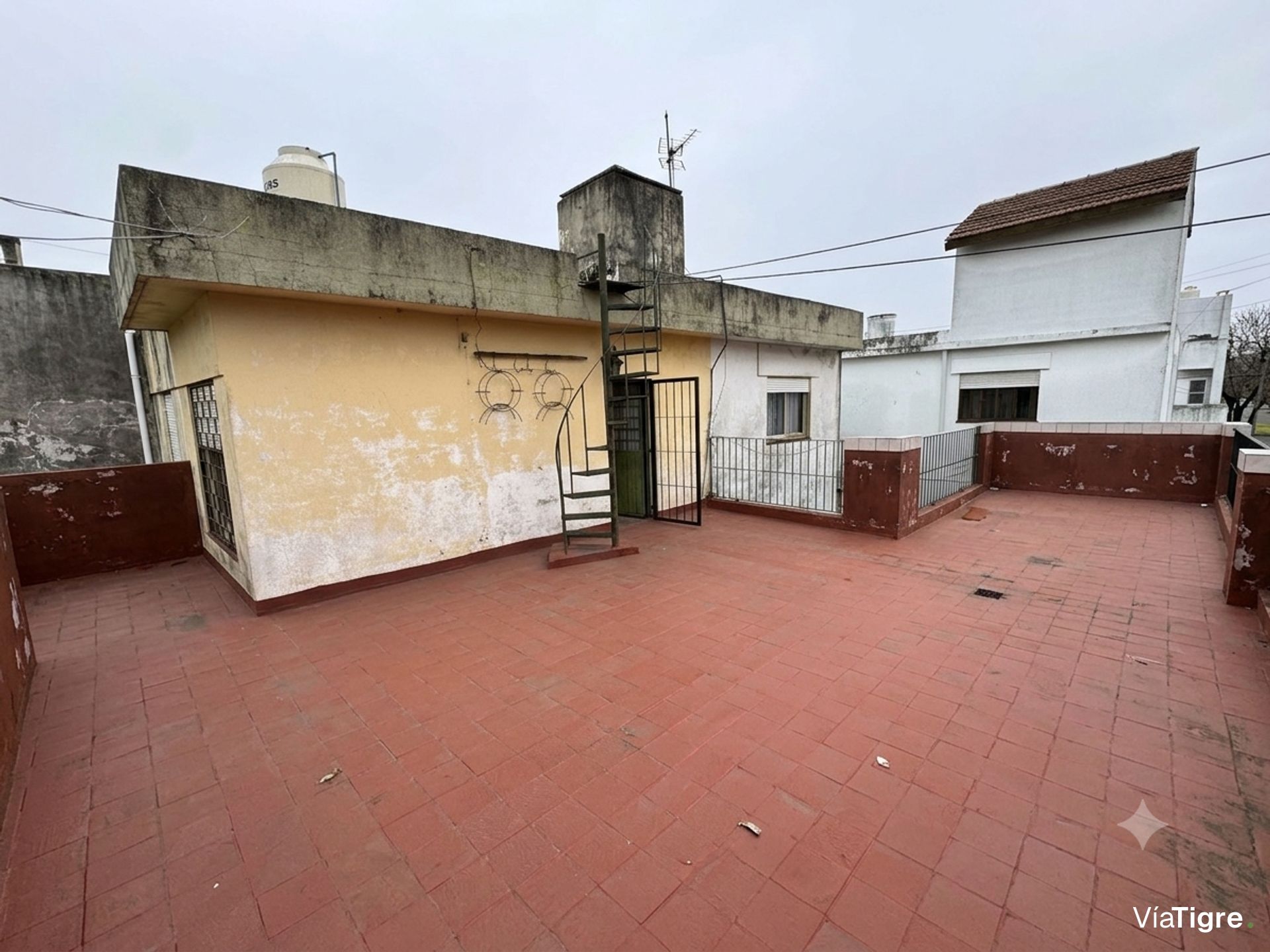 ! Casa en venta 4 AMBIENTES CARAPACHAY