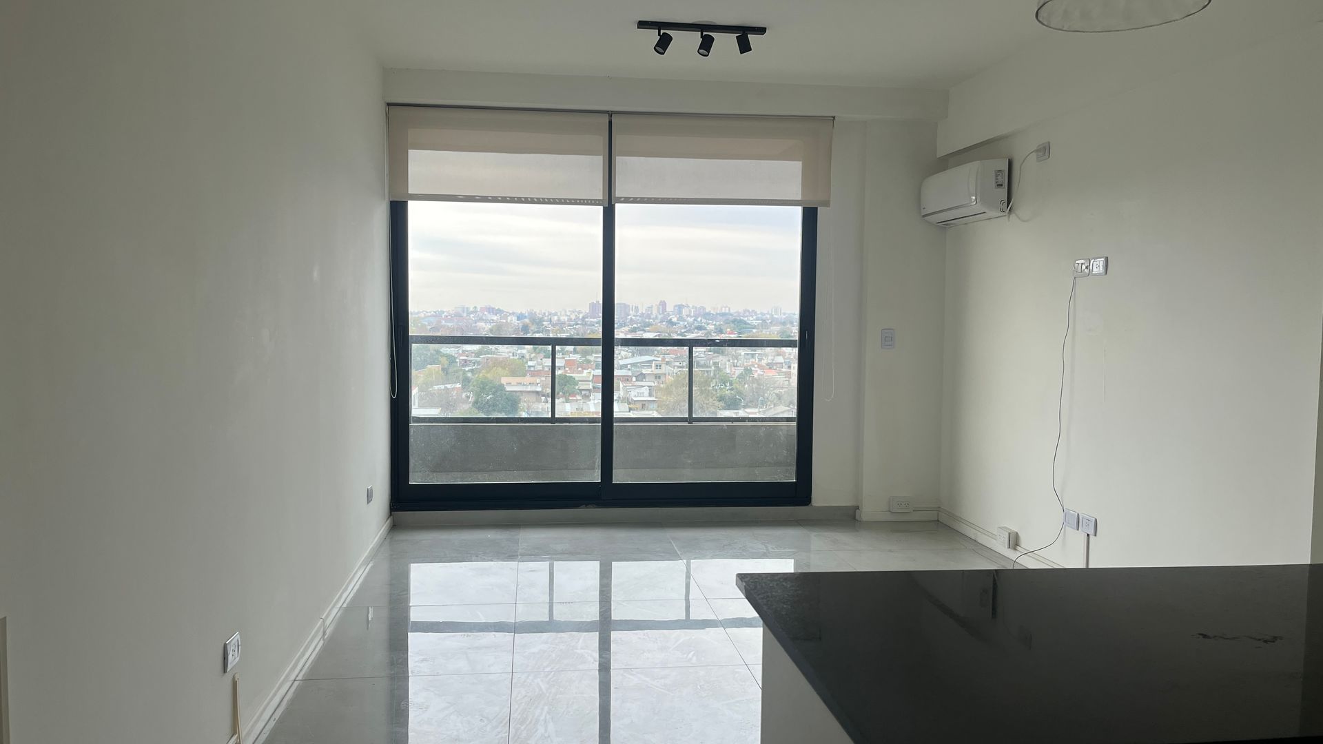 Dpto 2 amb Balcón con RENTA. 7º Brickell. Tigre.