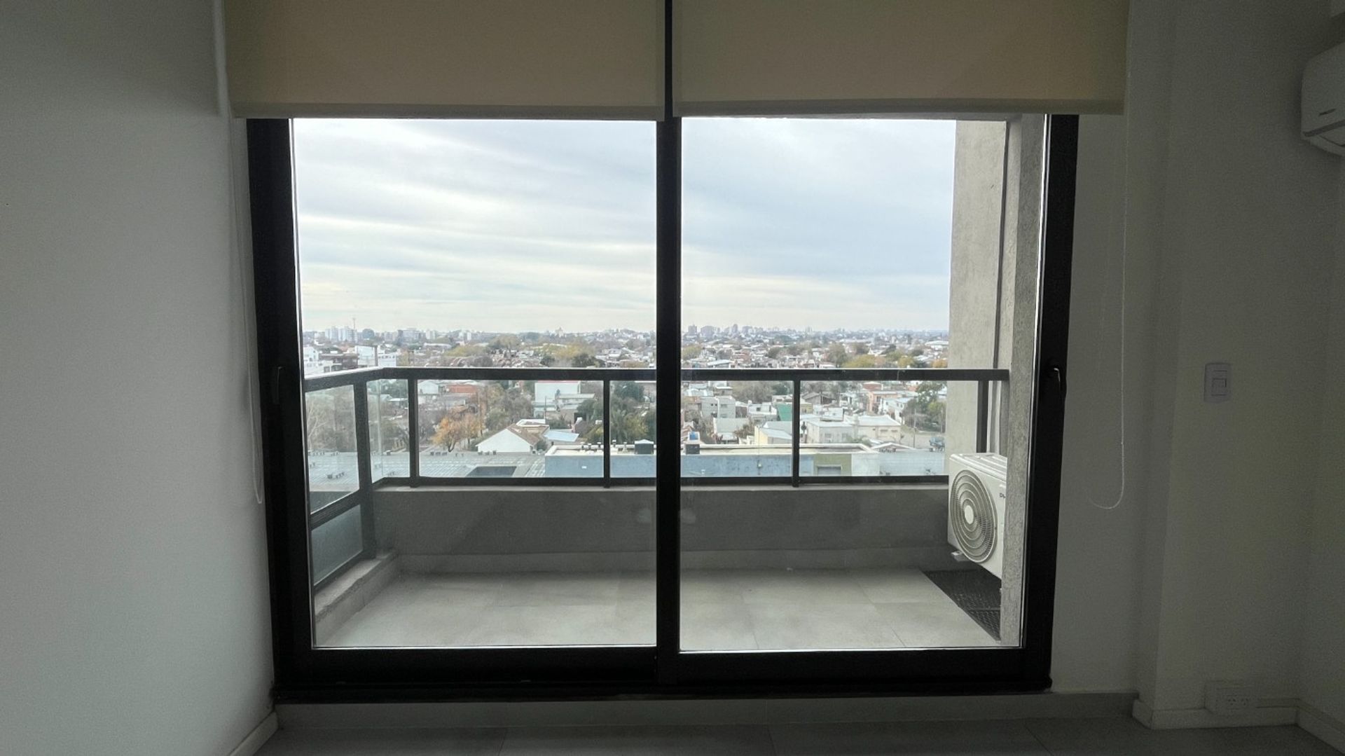 Dpto 2 amb Balcón con RENTA. 7º Brickell. Tigre.