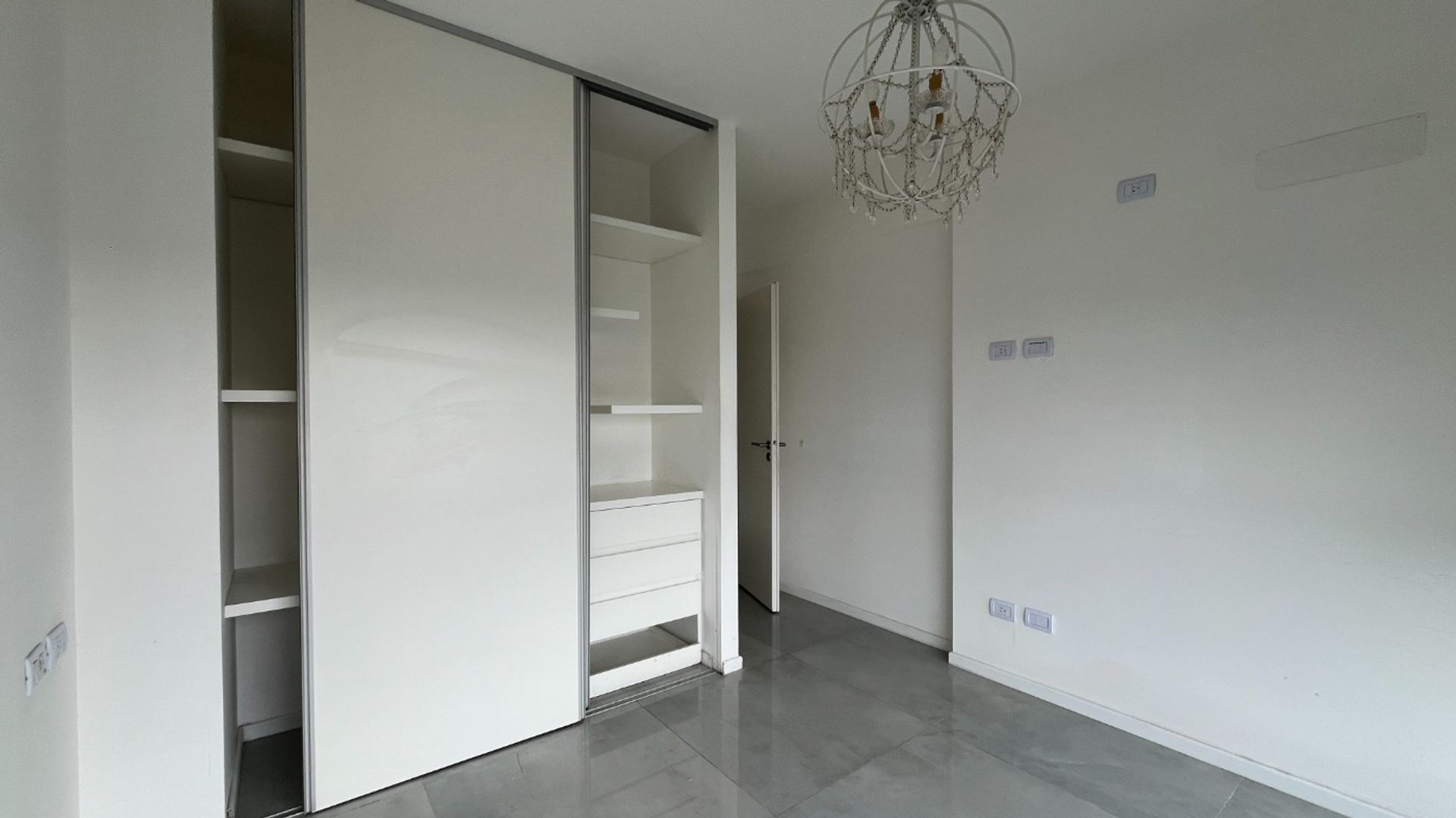 Dpto 2 amb Balcón con RENTA. 7º Brickell. Tigre.