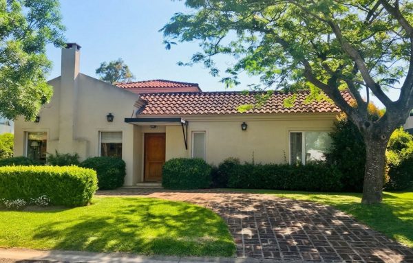 Alquiler Casa Amoblada en Valle Claro Benavidez
